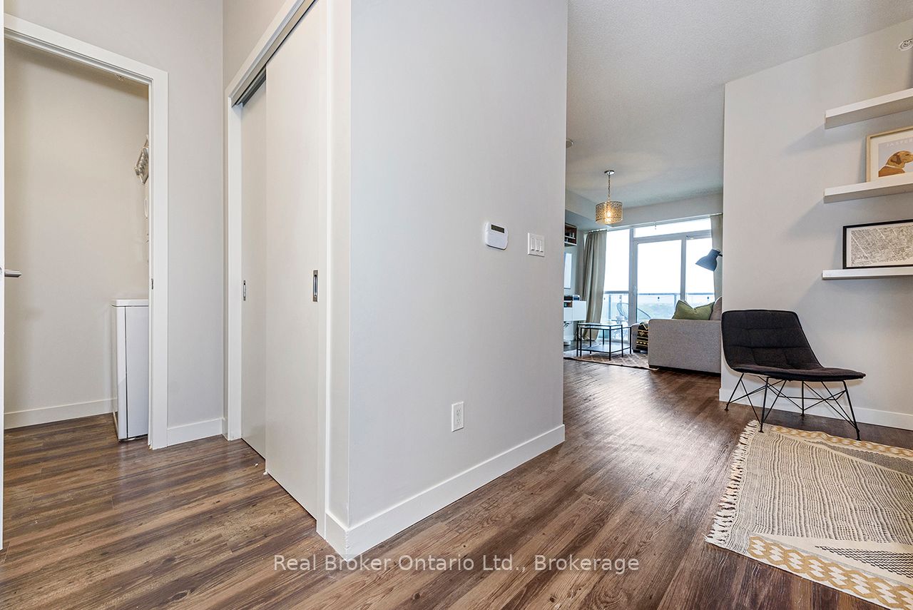 2081 Fairview Street 611, Burlington, ON L7R 0E4 photo 3