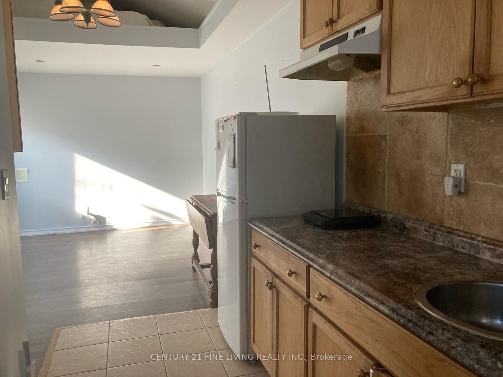 400 Nairn Avenue (Grdn), Toronto, ON M6E 4J3 photo 2