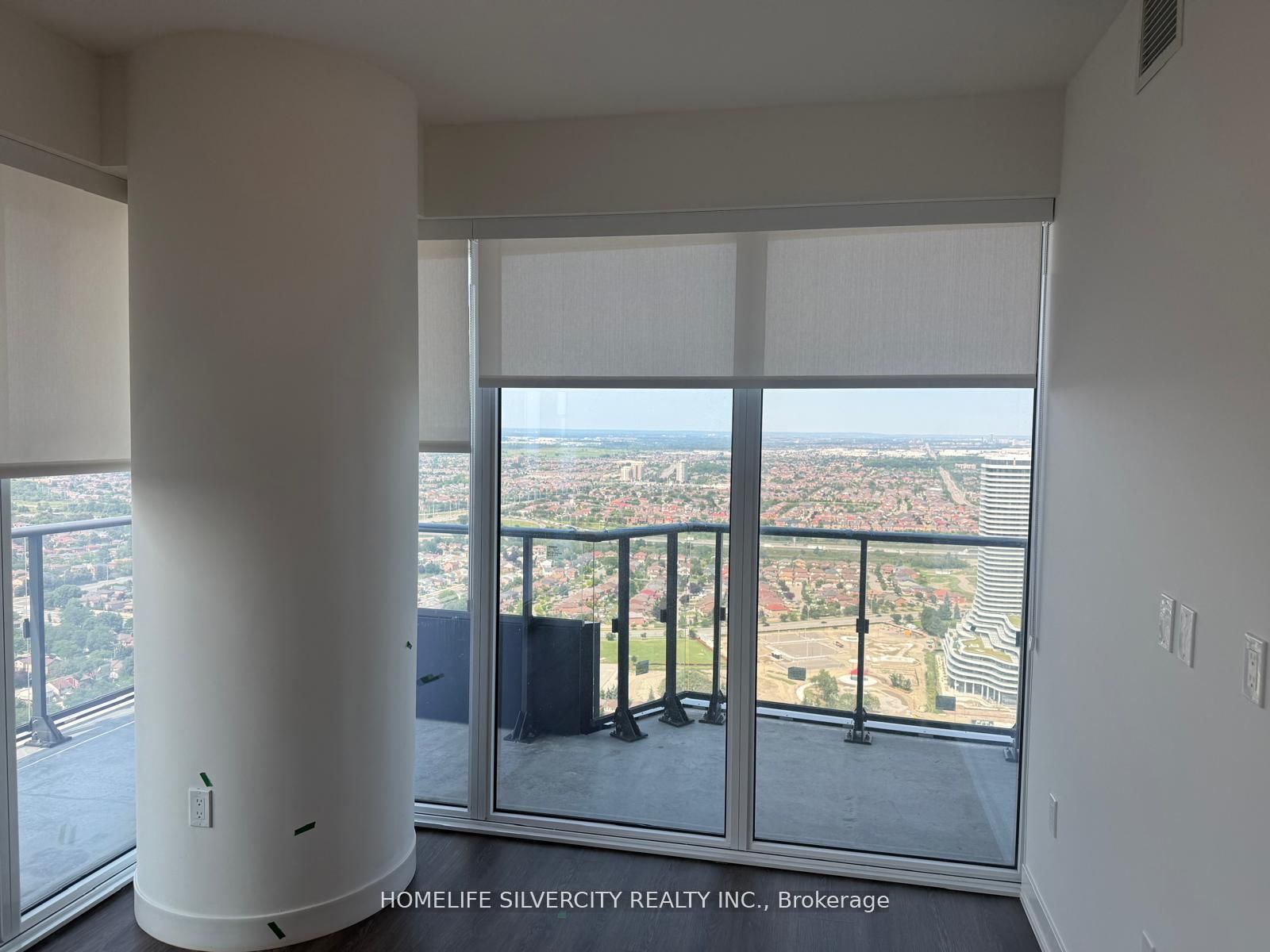 448 Burnhamthorpe Road 2702, Mississauga, ON L5B 0R4 photo 4