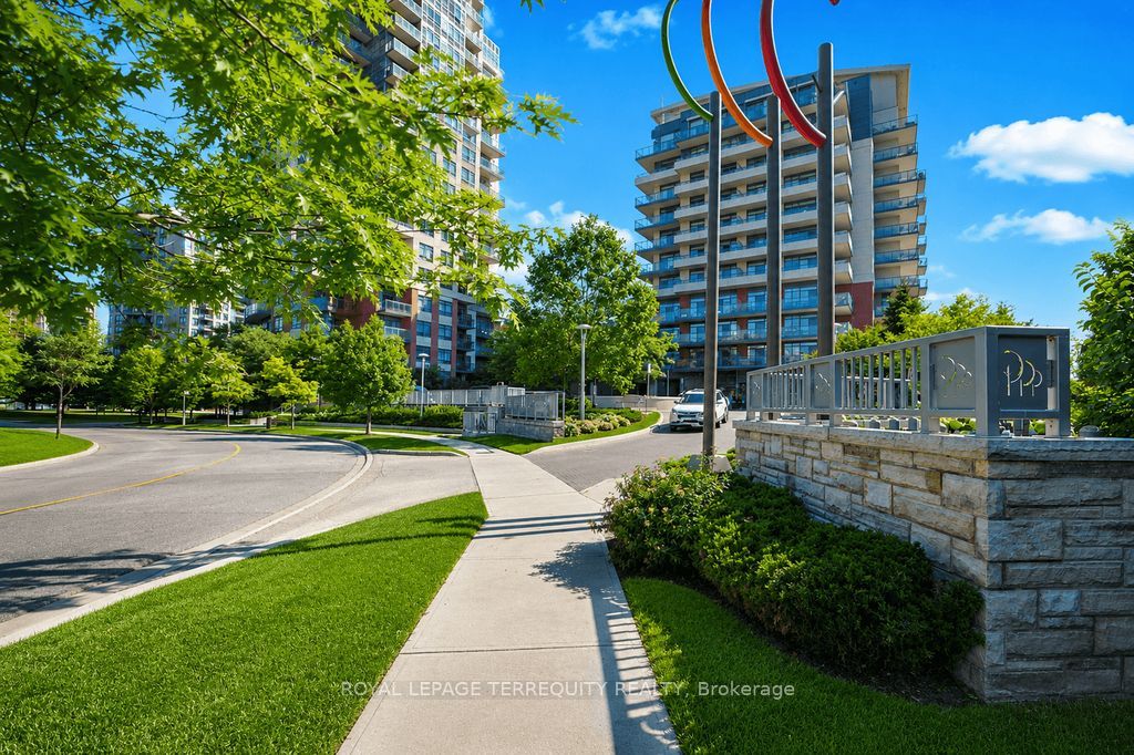 35 Fontenay Court 202, Toronto, ON M9A 0E2 photo 2