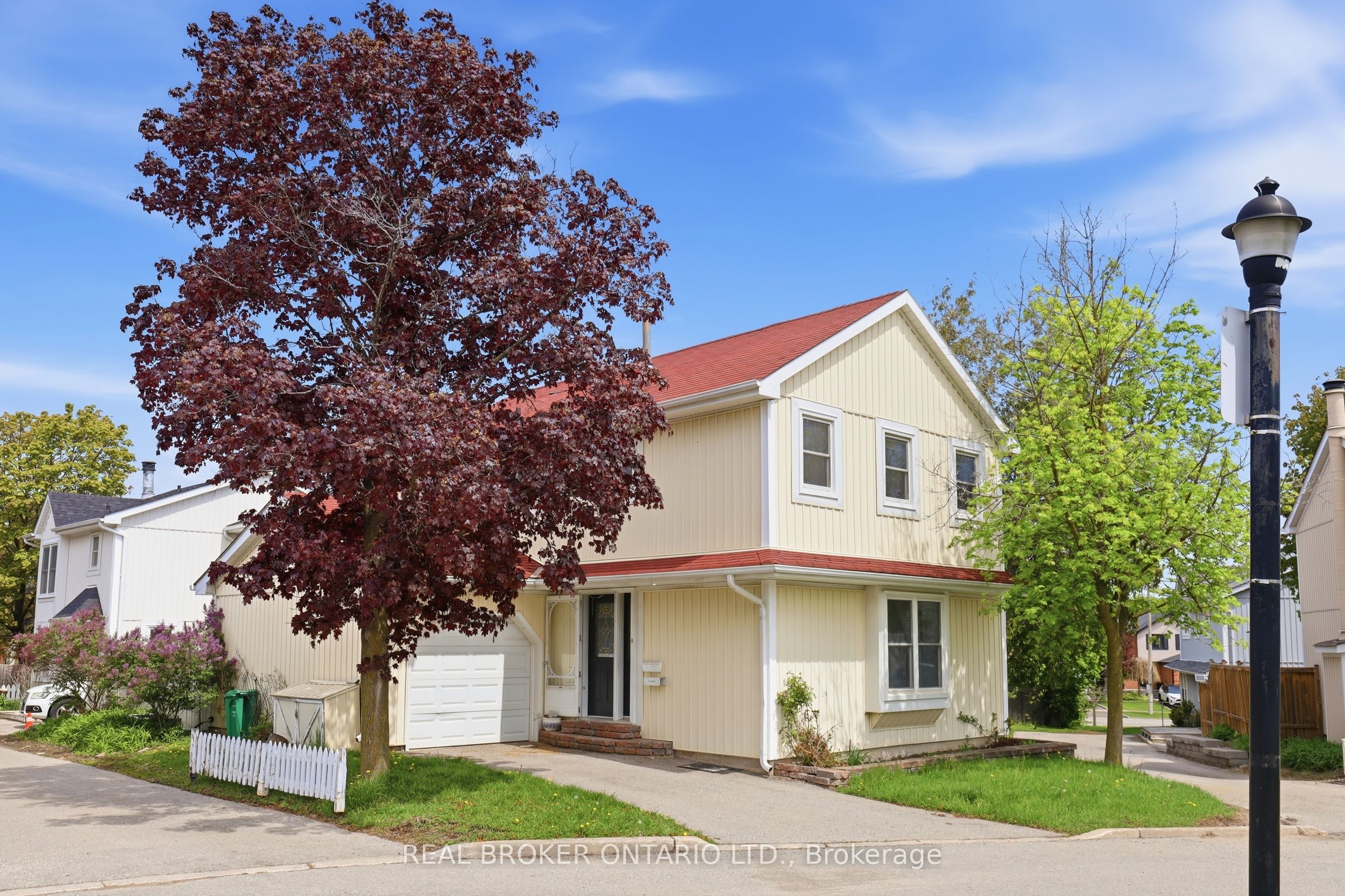 22 Bent Oak Circle, Mississauga, ON L5N 4J2 photo 2