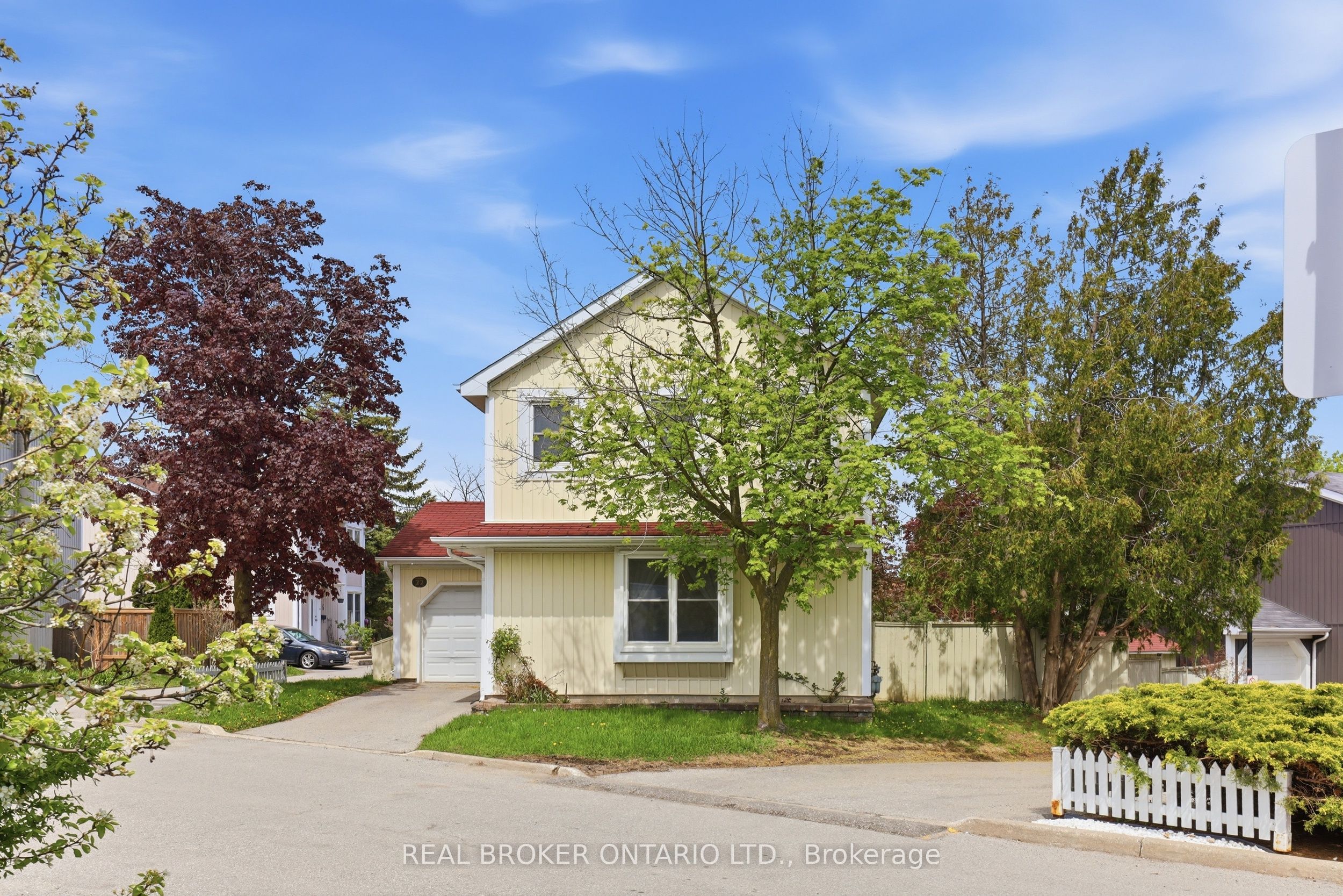 22 Bent Oak Circle, Mississauga, ON L5N 4J2 photo 3