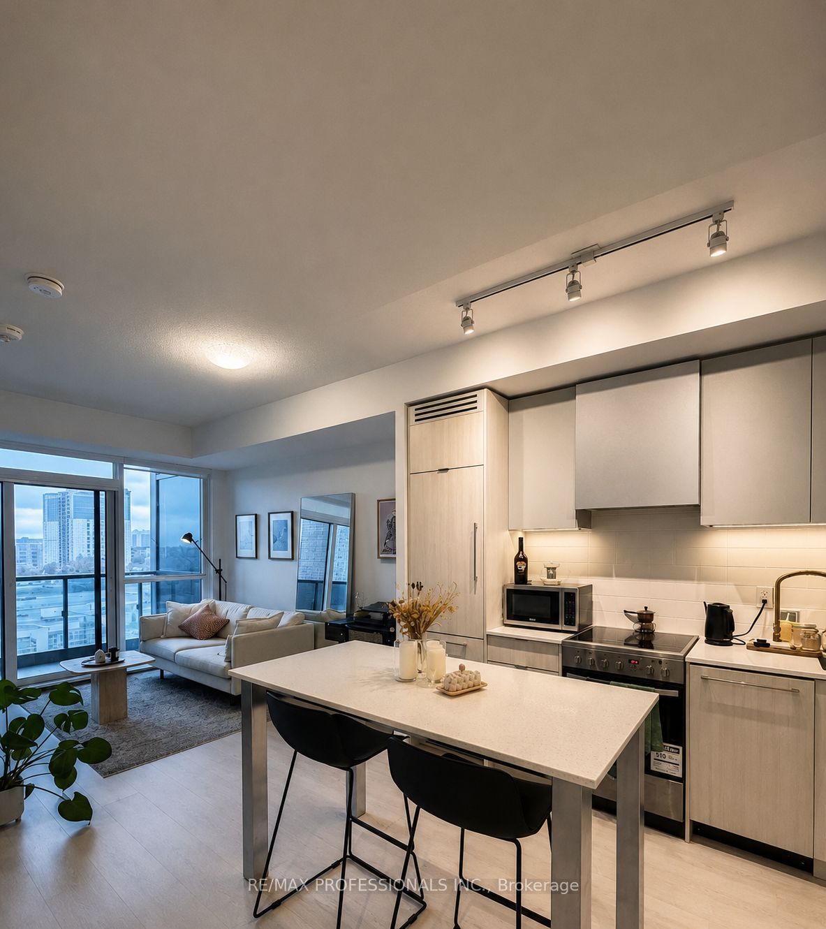 10 Gibbs Road 726, Toronto, ON M9B 0E2