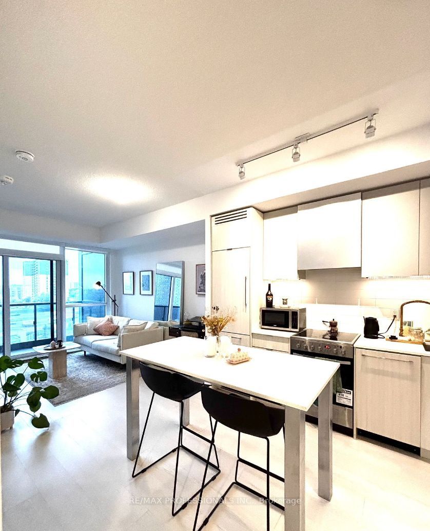 10 Gibbs Road 726, Toronto, ON M9B 0E2 photo 2