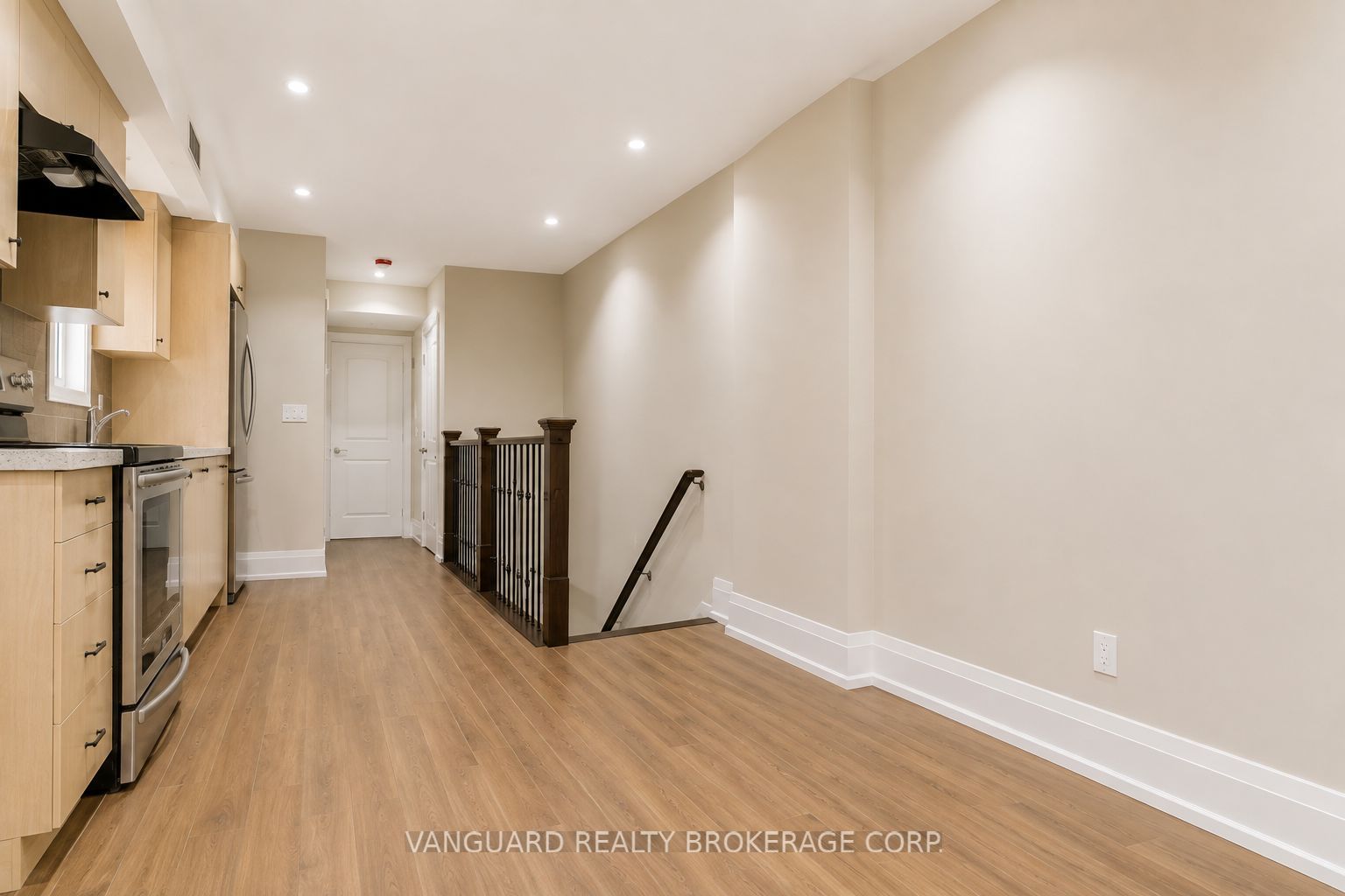 170 Yarmouth Road 2nd Floor, Toronto, ON M6G 1X4 photo 2