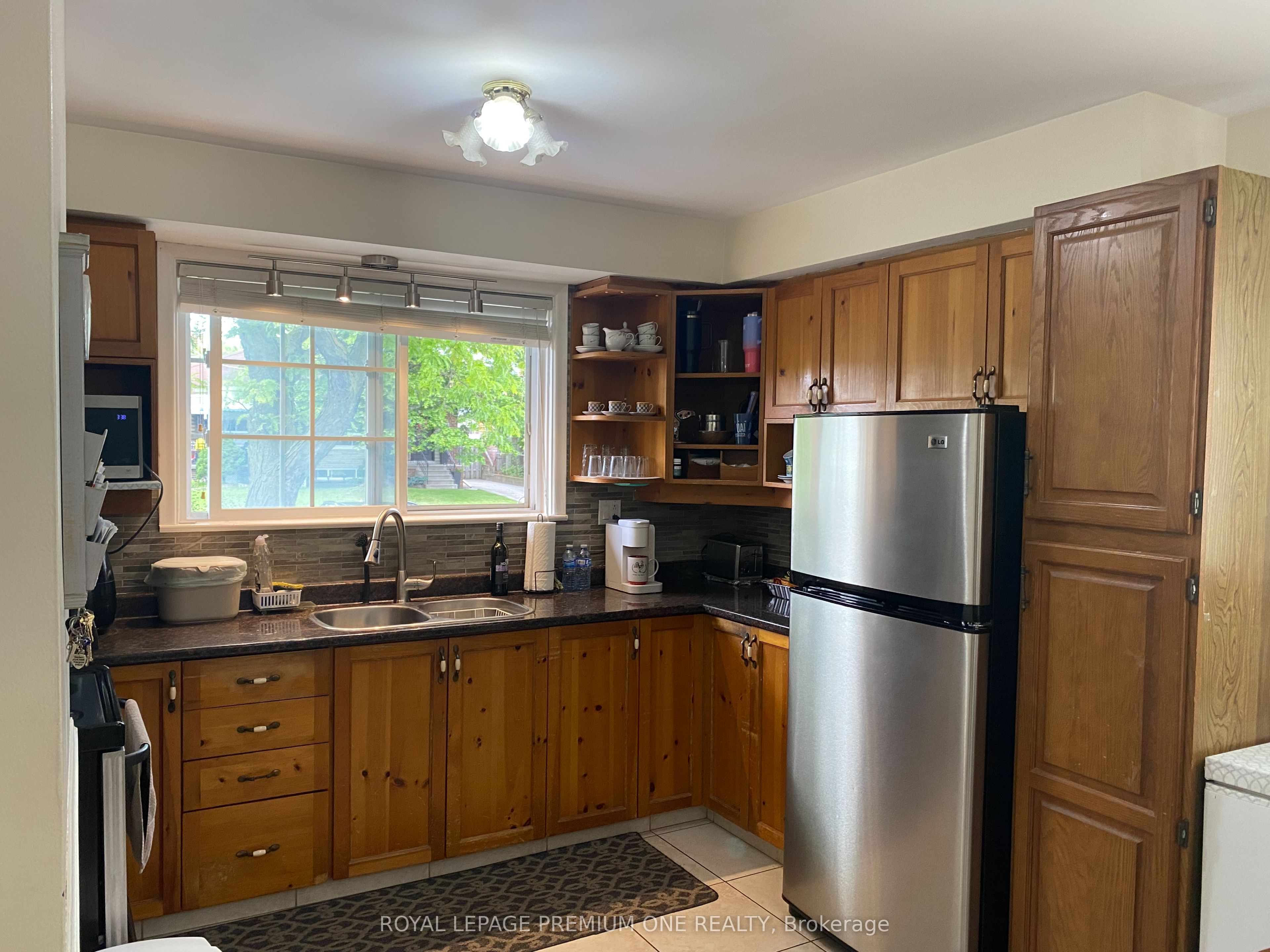 73 KANARICK Crescent, Toronto, ON M3L 1P3 photo 4