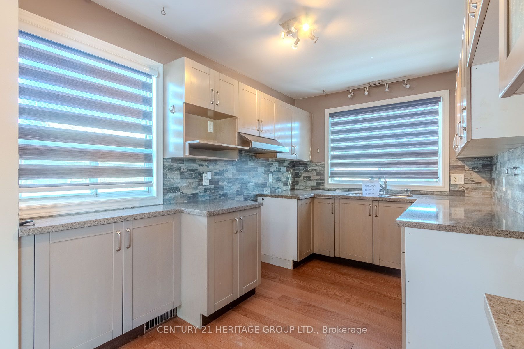 2232 Queensway Drive, Burlington, ON L7R 3T1 photo 4