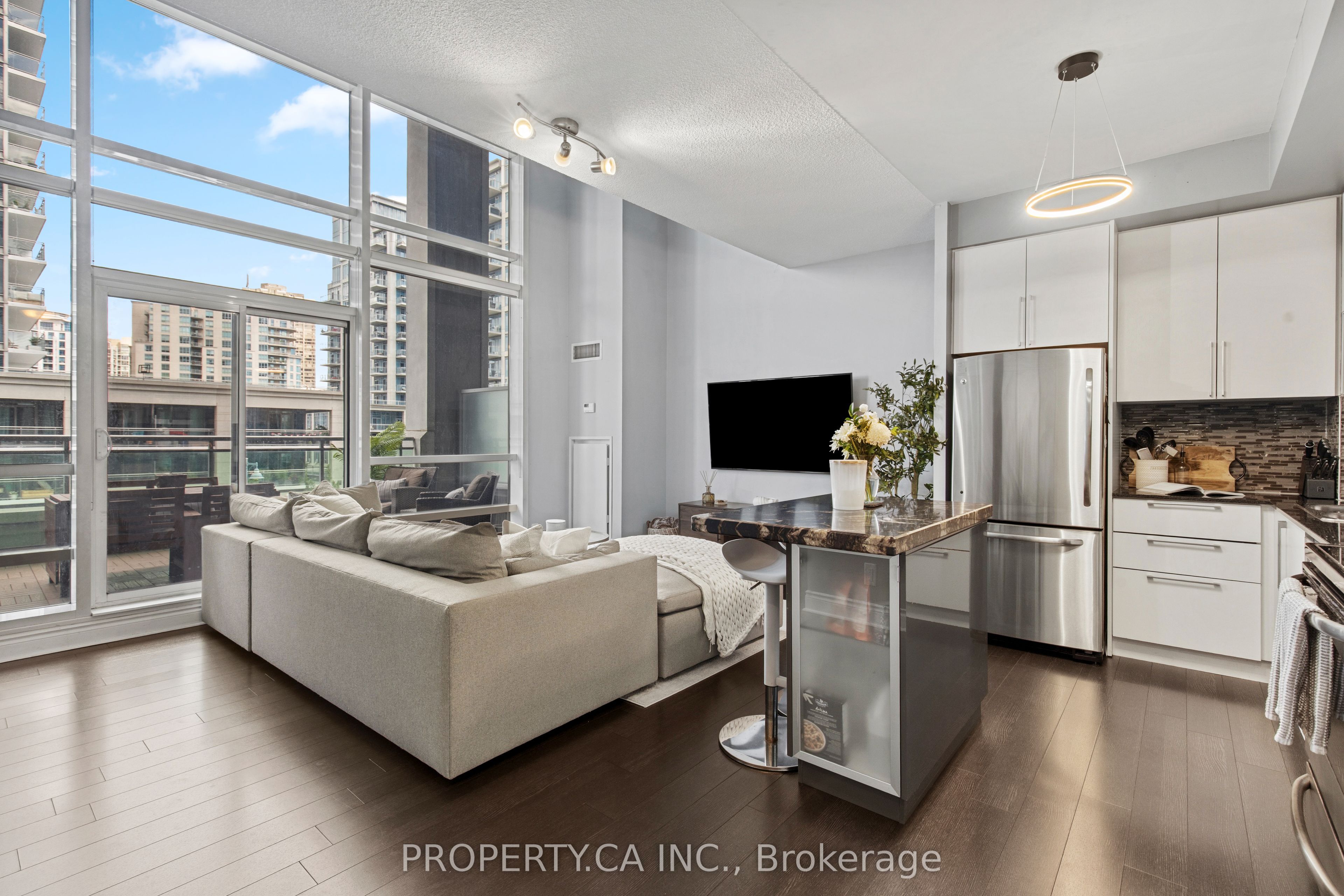 16 Brookers Lane 211, Toronto, ON M8V 0A5 photo 2