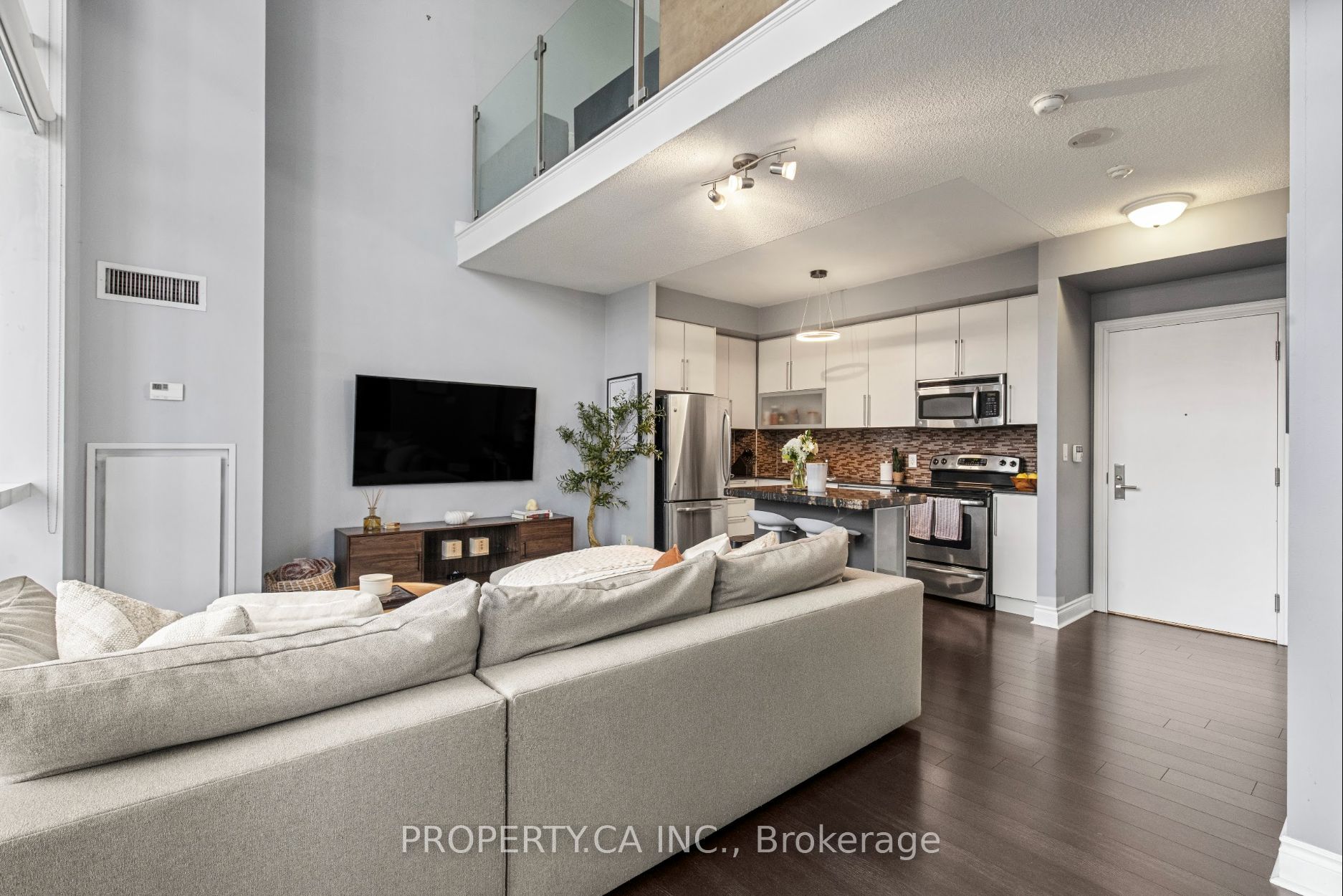 16 Brookers Lane 211, Toronto, ON M8V 0A5 photo 3