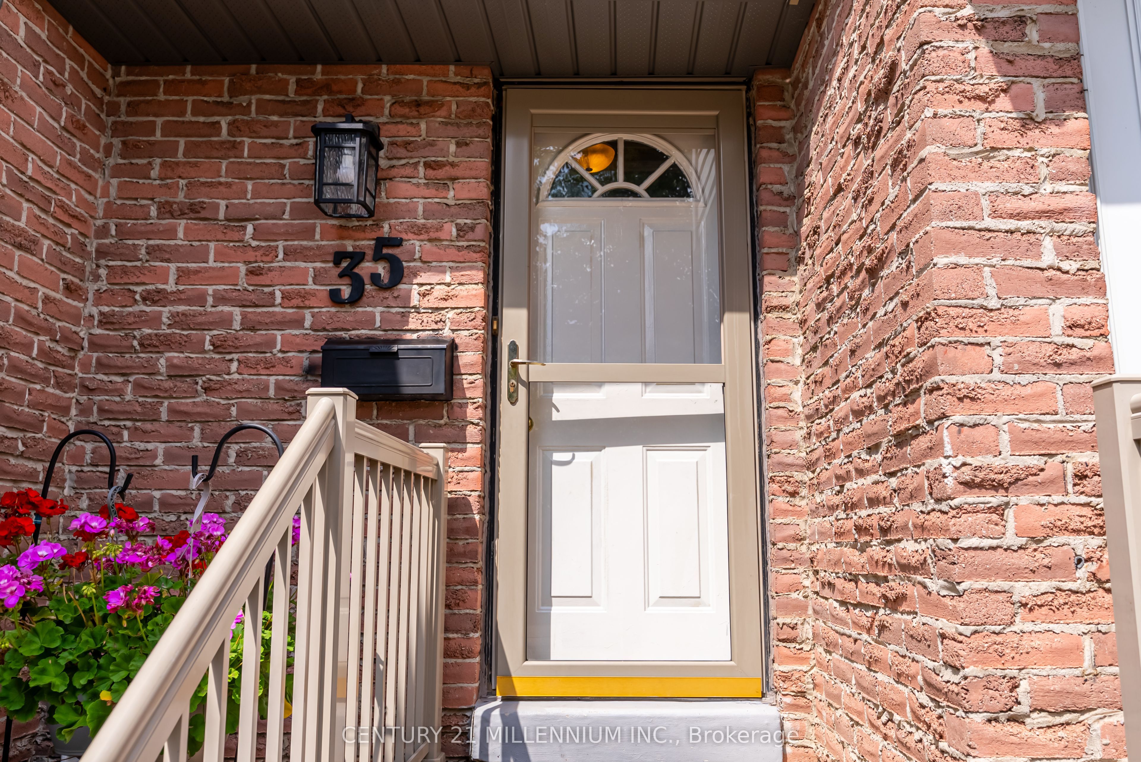 35 Tara Park Crescent, Brampton, ON L6V 3E3 photo 3