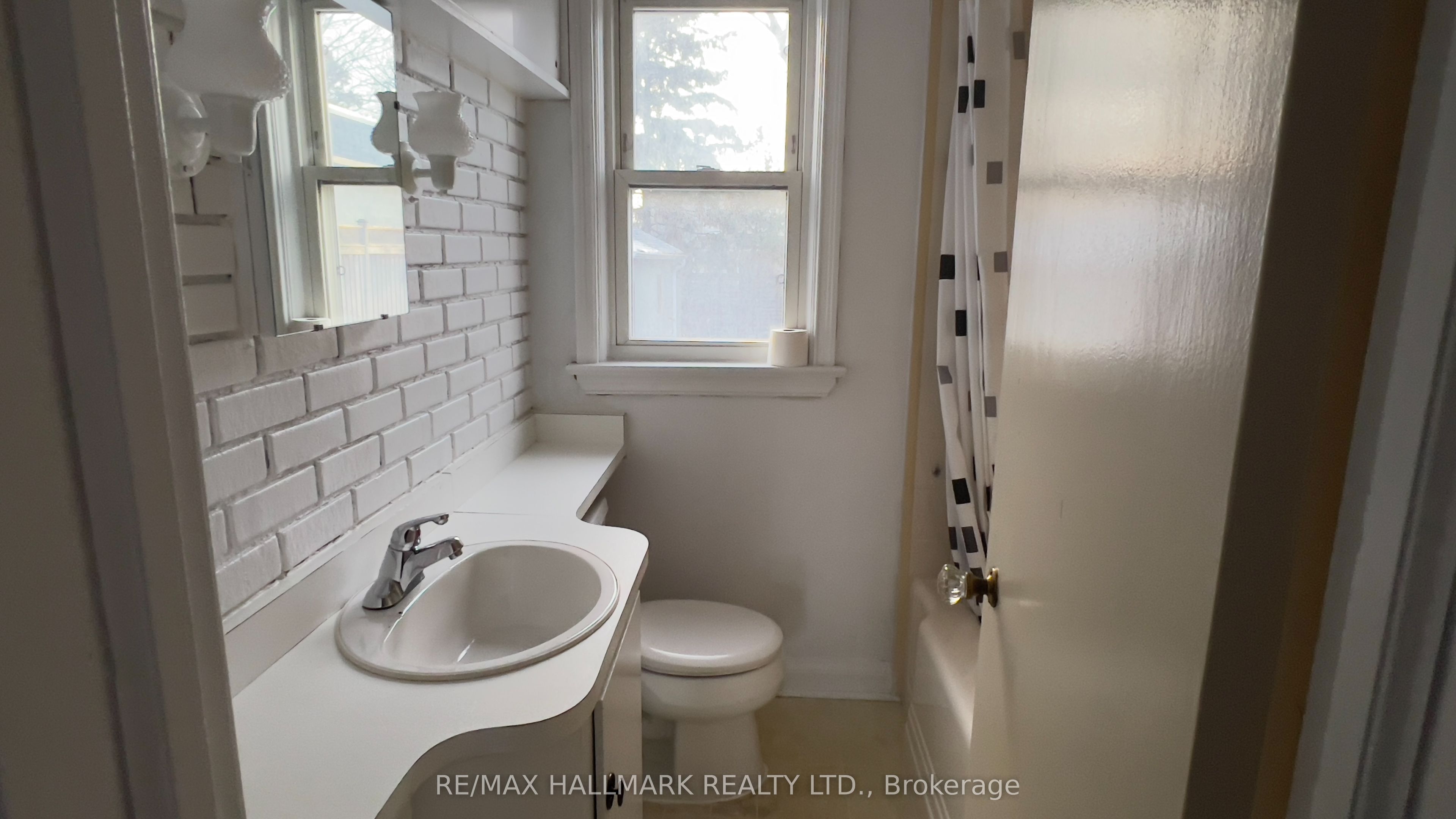 10 Adele Avenue, Toronto, ON M3L 1J1 photo 3