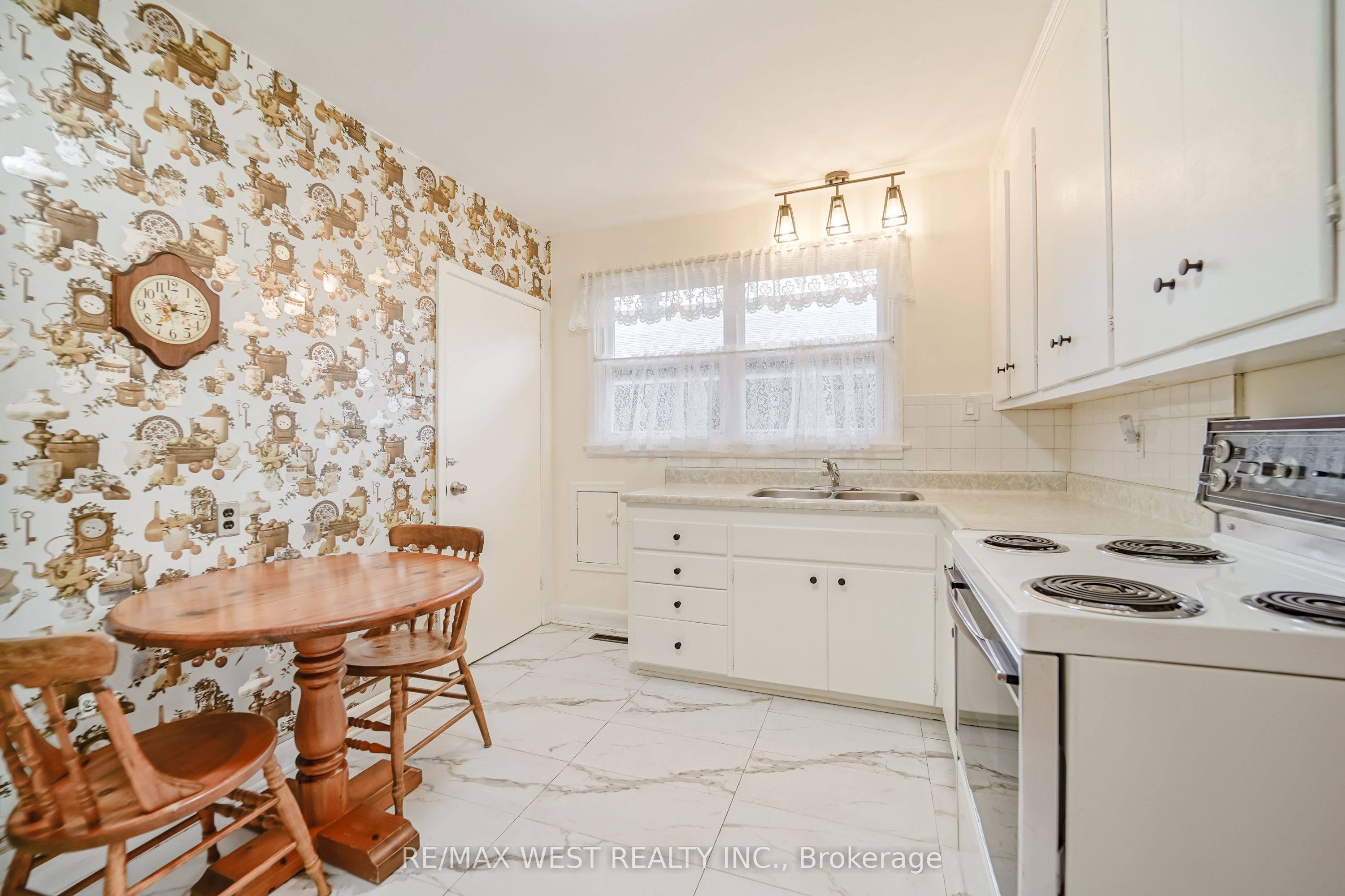 5 Cromarty Drive, Toronto, ON M9W 2R5 photo 3