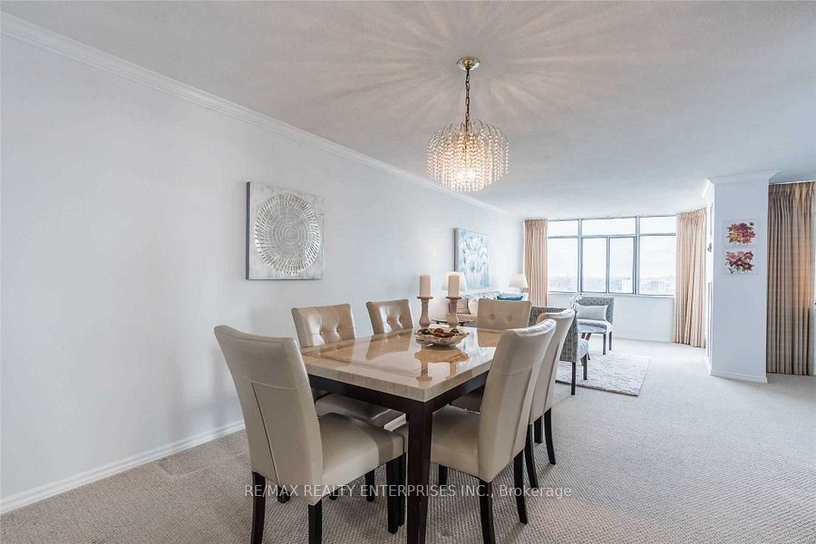 3100 Kirwin Avenue 2702, Mississauga, ON L5A 3S6 photo 3