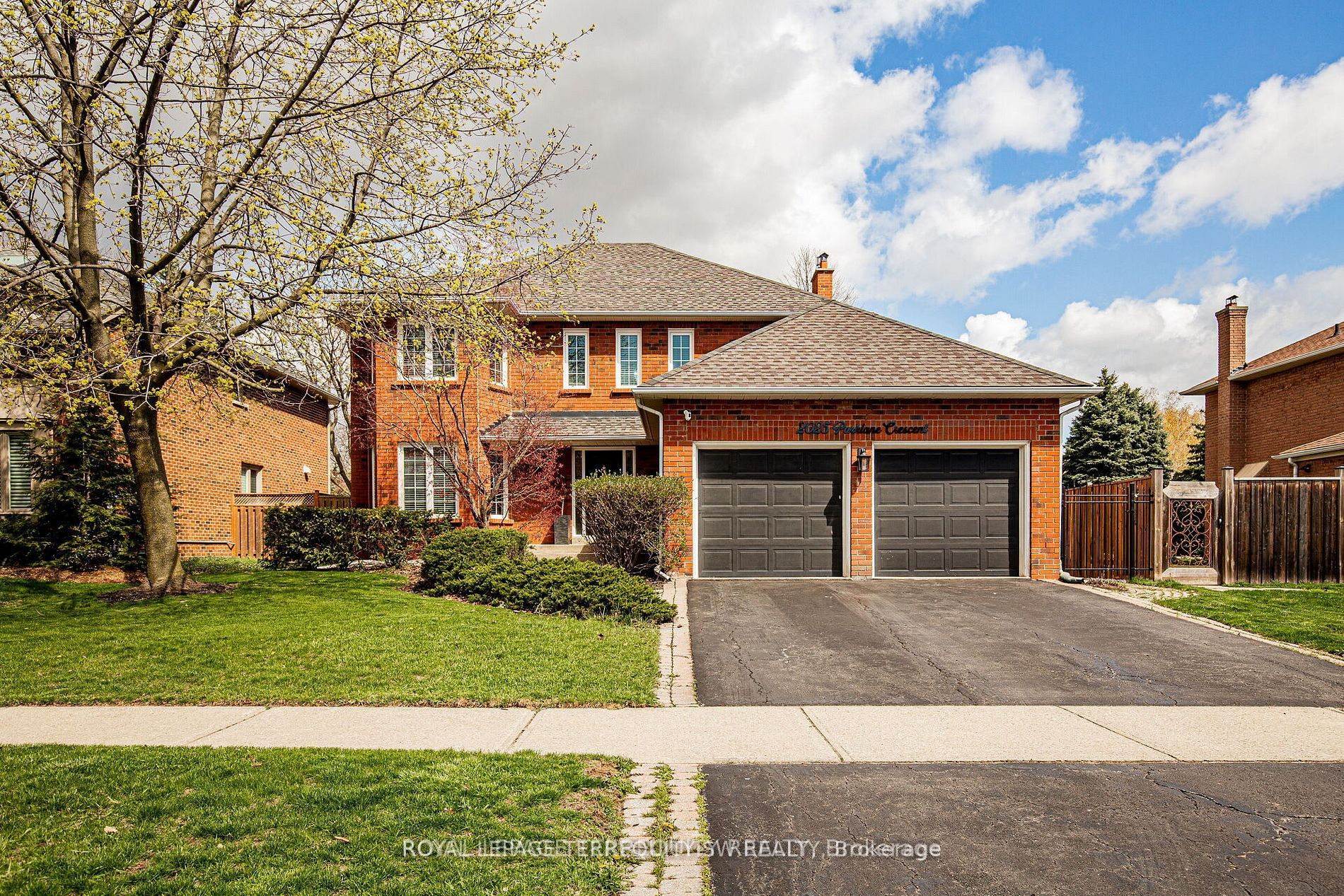 2025 Parklane Crescent, Burlington, ON L7M 3V6