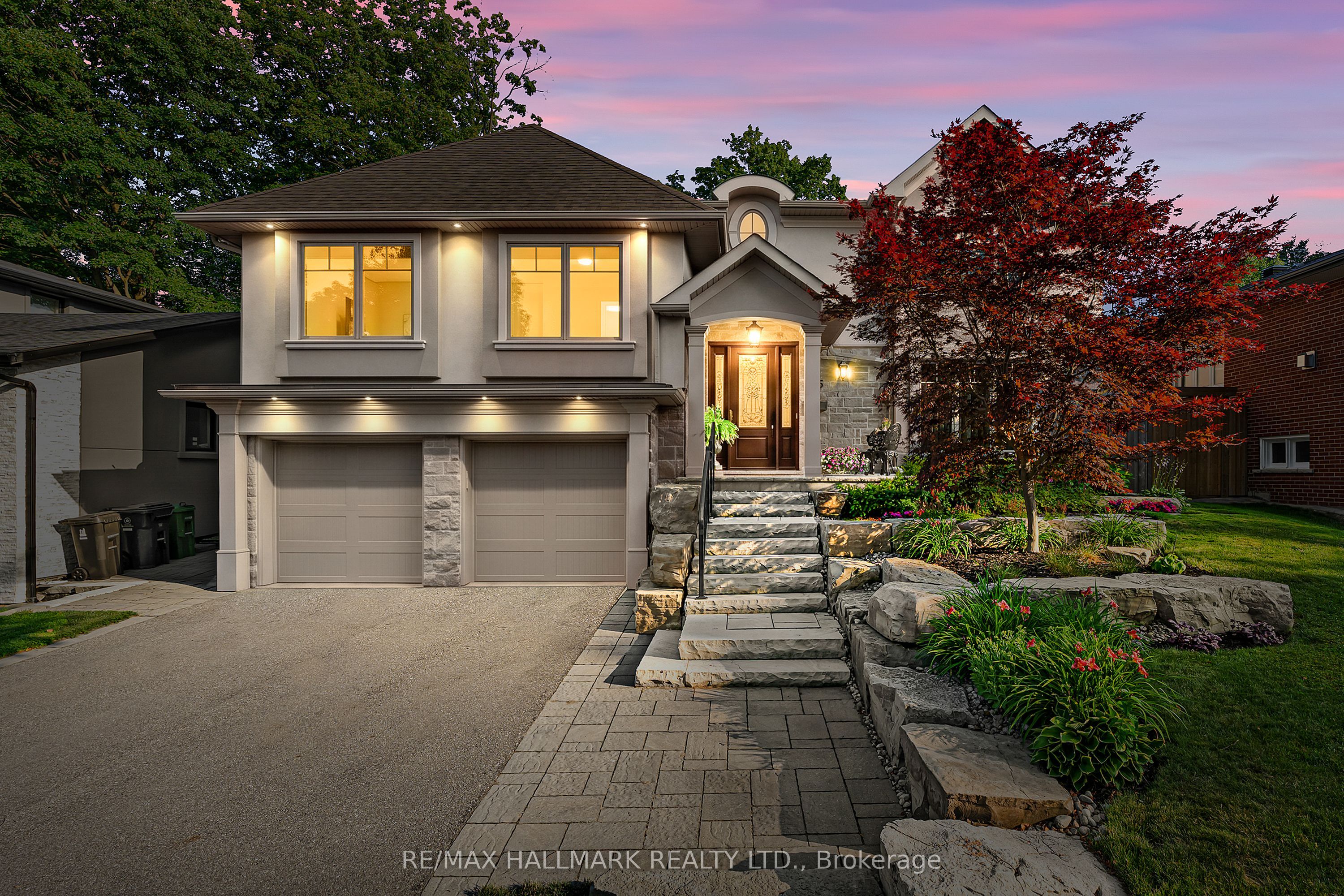 25 Queensborough Crescent, Toronto, ON M9R 1A1 photo 2