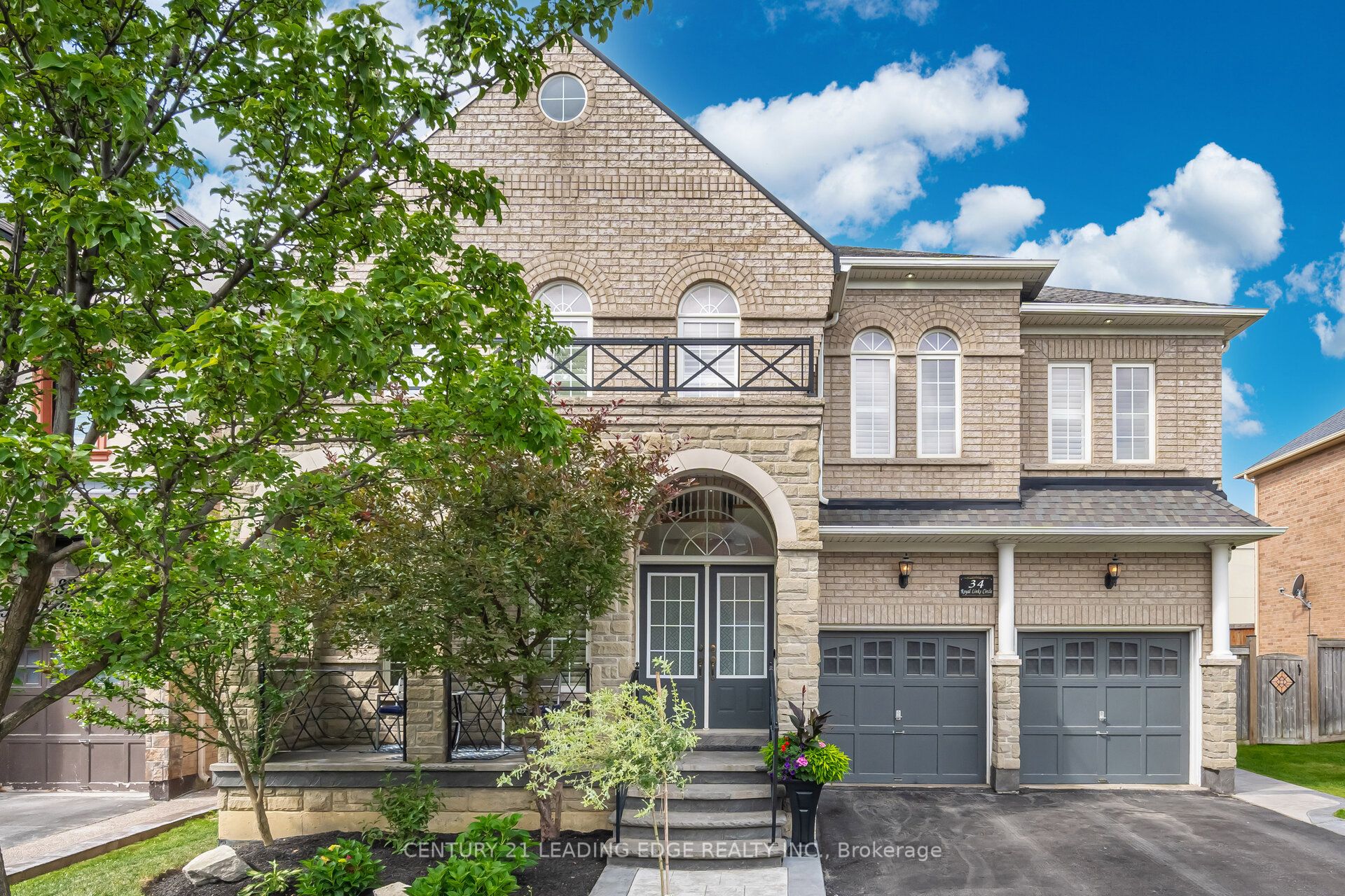 34 Royal Links Circle, Brampton, ON L6P 2Z9 photo 2