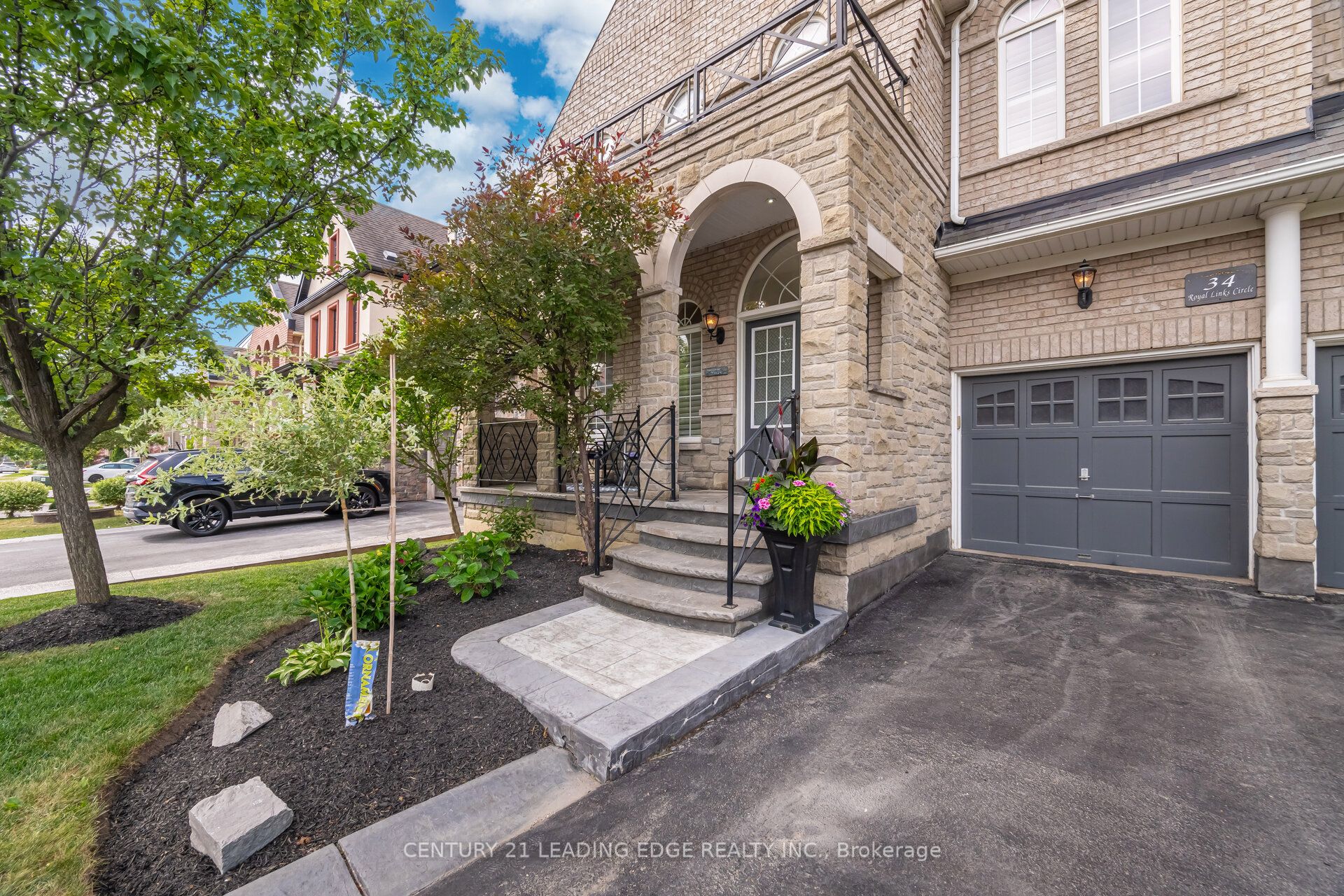 34 Royal Links Circle, Brampton, ON L6P 2Z9 photo 3