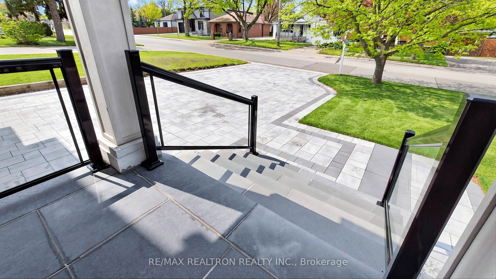 9 Roxaline Street, Toronto, ON M9P 2Y6 photo 3