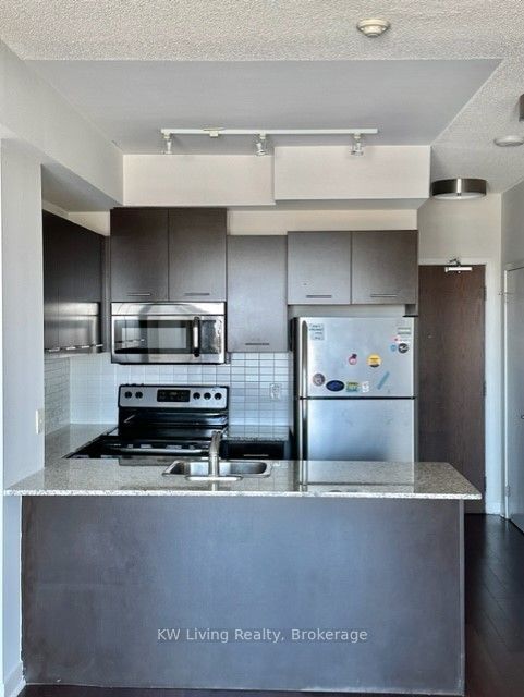 360 Square One Drive 1810, Mississauga, ON L5B 0G7 photo 2