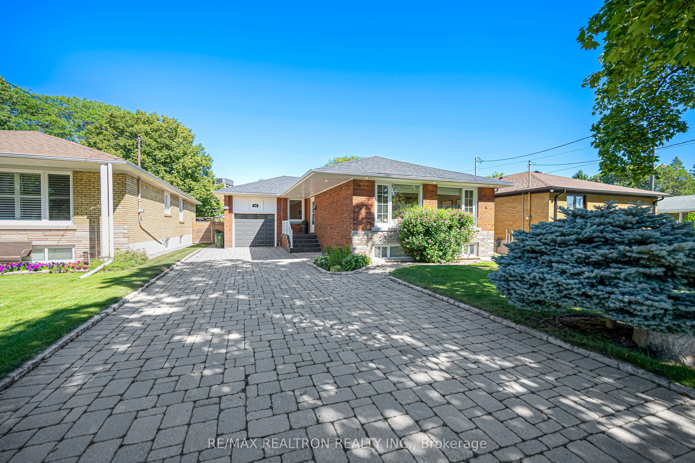44 Fenley Drive, Toronto, ON M9R 1M6 photo 2