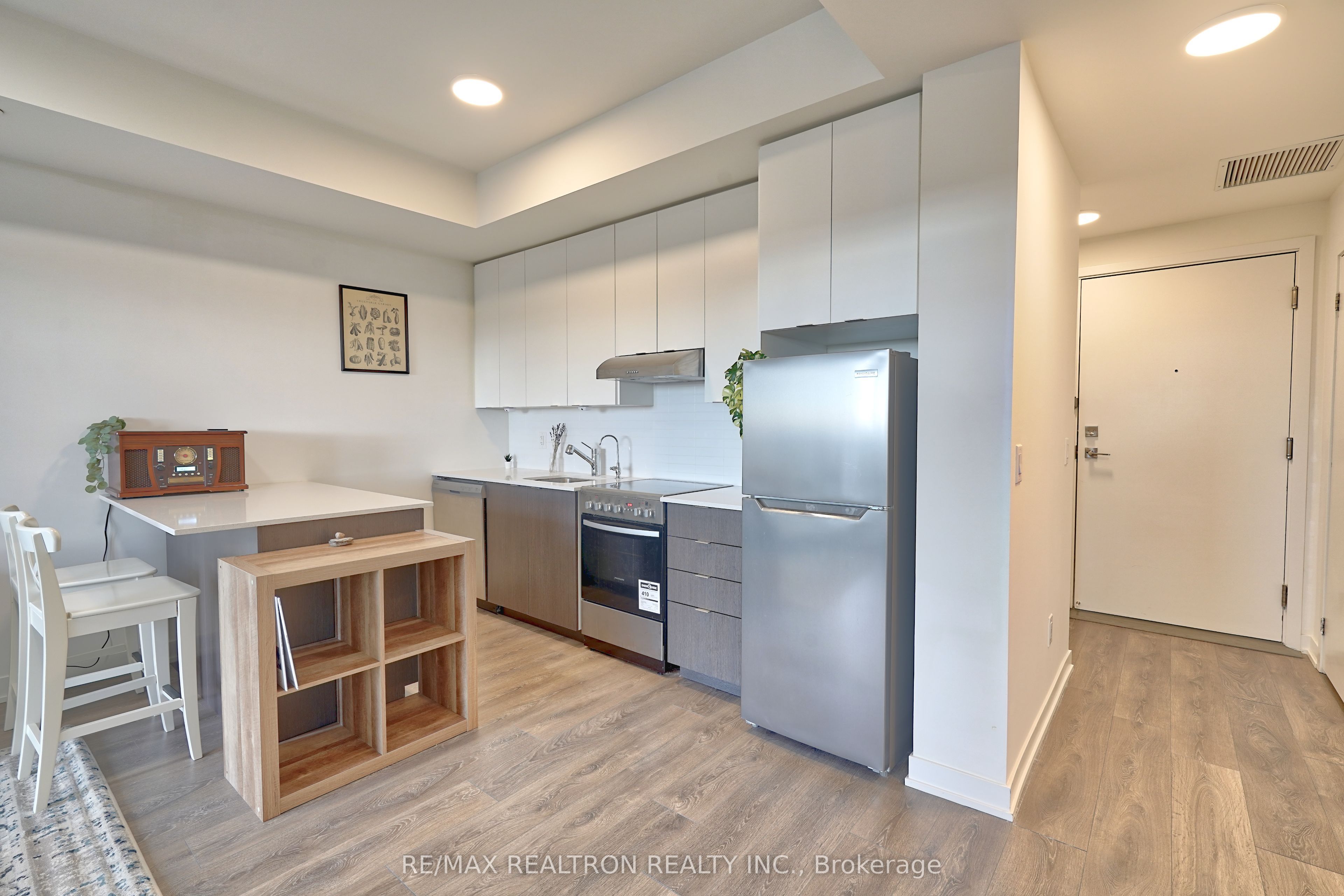 160 Canon Jackson Drive 606, Toronto, ON M6M 0B6 photo 2