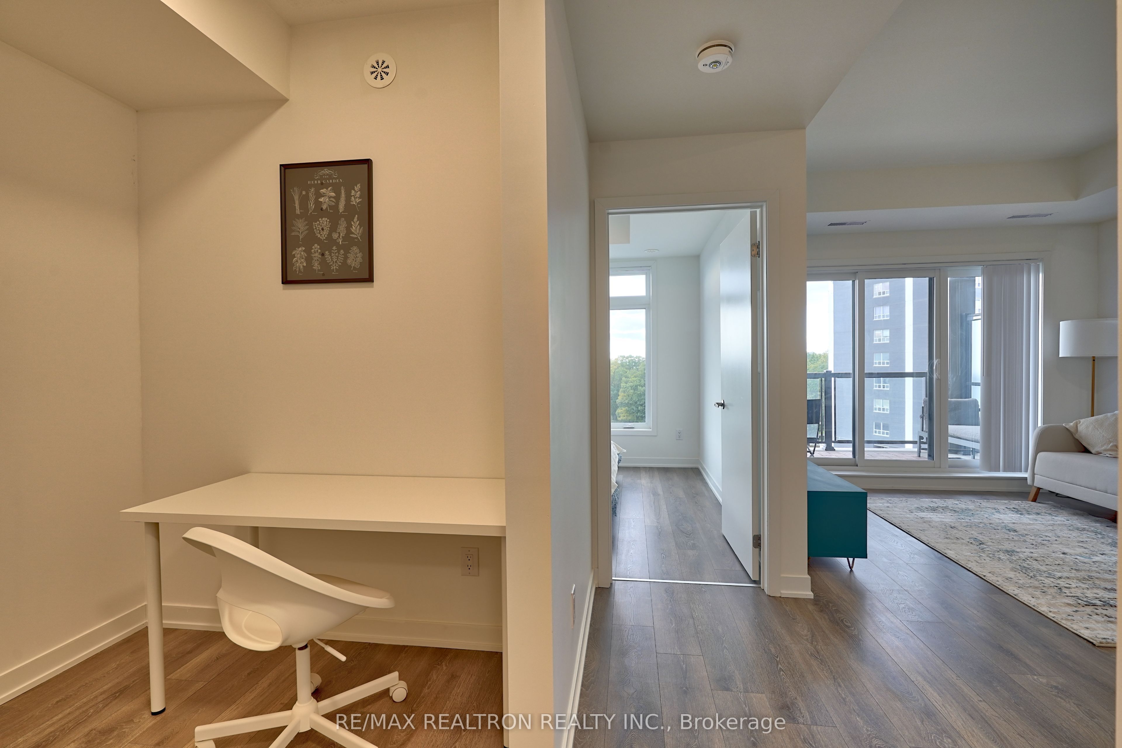 160 Canon Jackson Drive 606, Toronto, ON M6M 0B6 photo 4