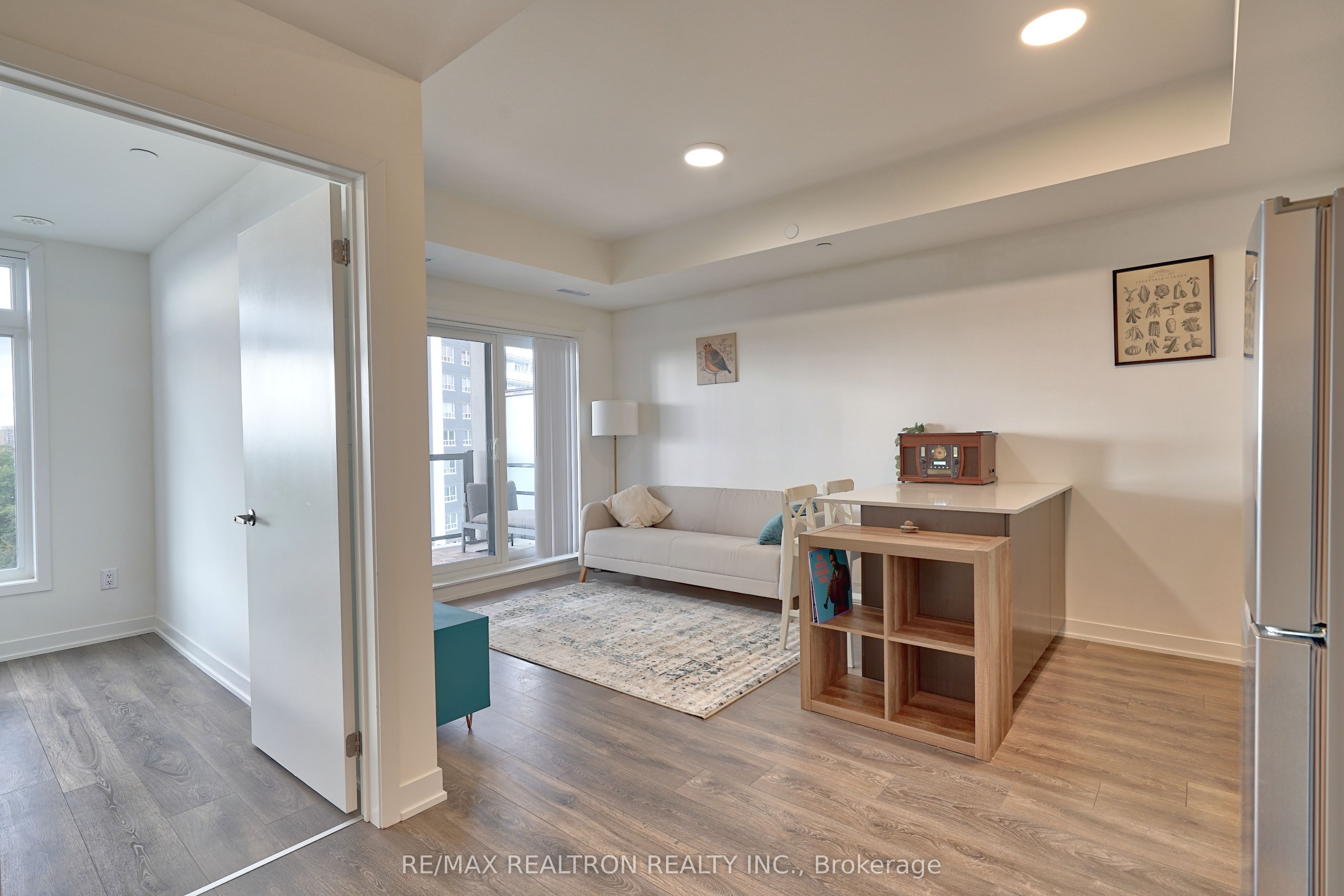 160 Canon Jackson Drive 606, Toronto, ON M6M 0B6 photo 5