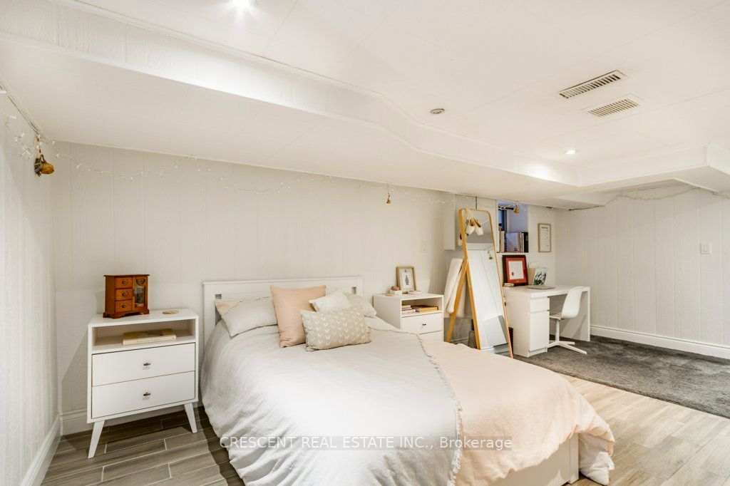 603 Saint Clarens Avenue Lower, Toronto, ON M6H 3W8 photo 3