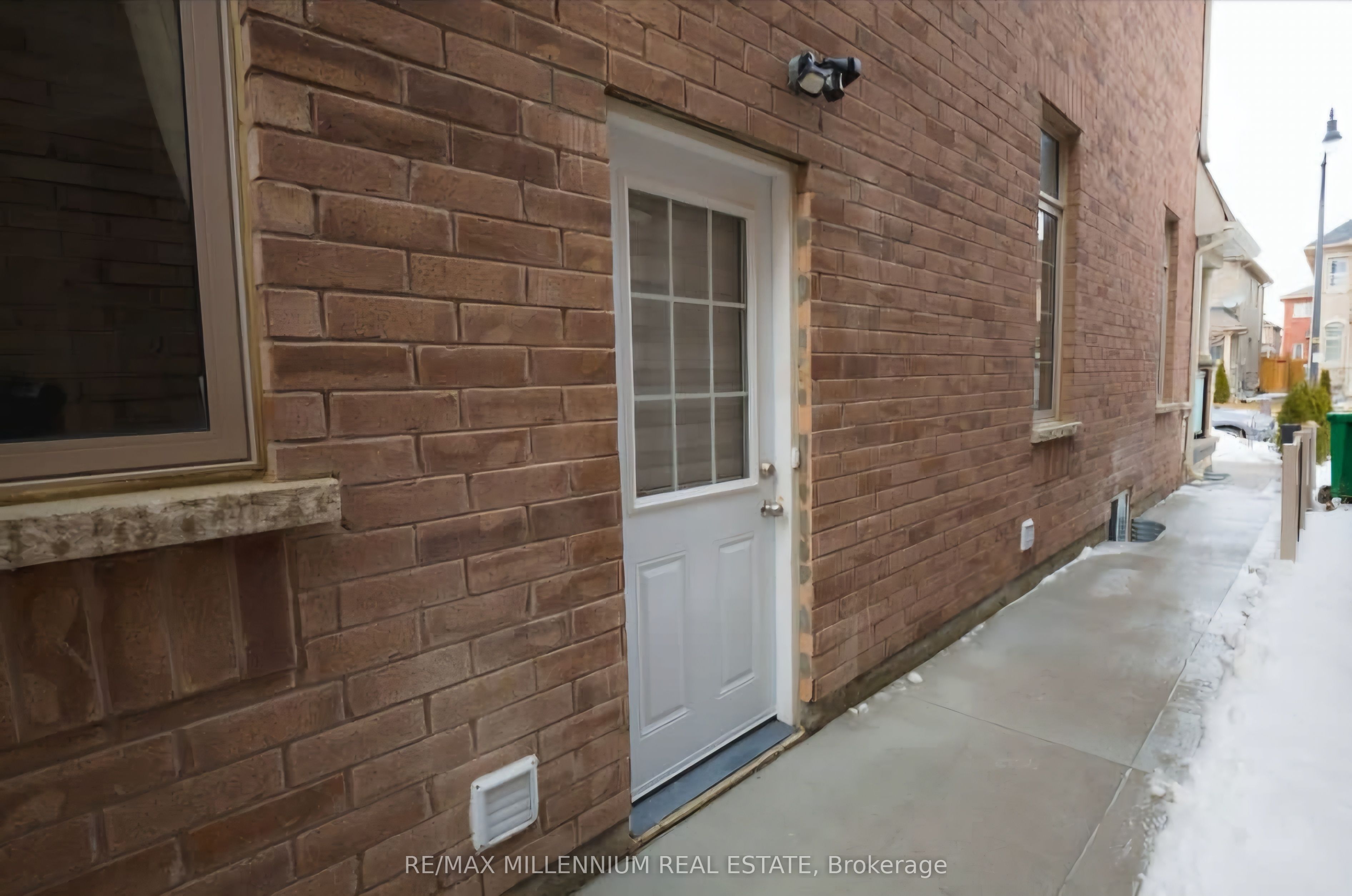 7 Lloyd Crescent BSMT, Brampton, ON L7A 4J5