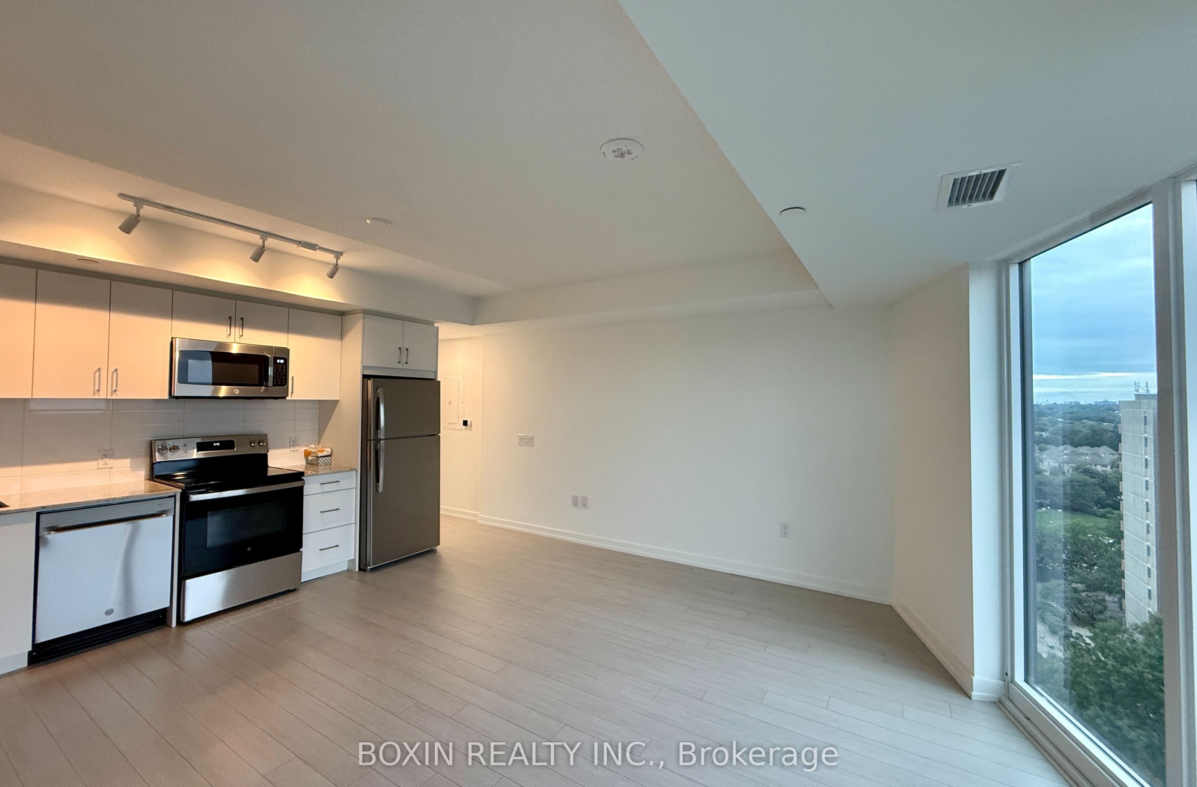 4010 Eglinton Avenue W 1204, Toronto, ON M9A 0G5 photo 3
