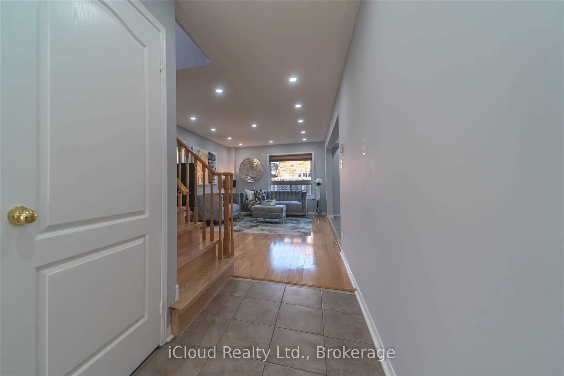 27 Hollingsworth Circle, Brampton, ON L7A 0J7 photo 3