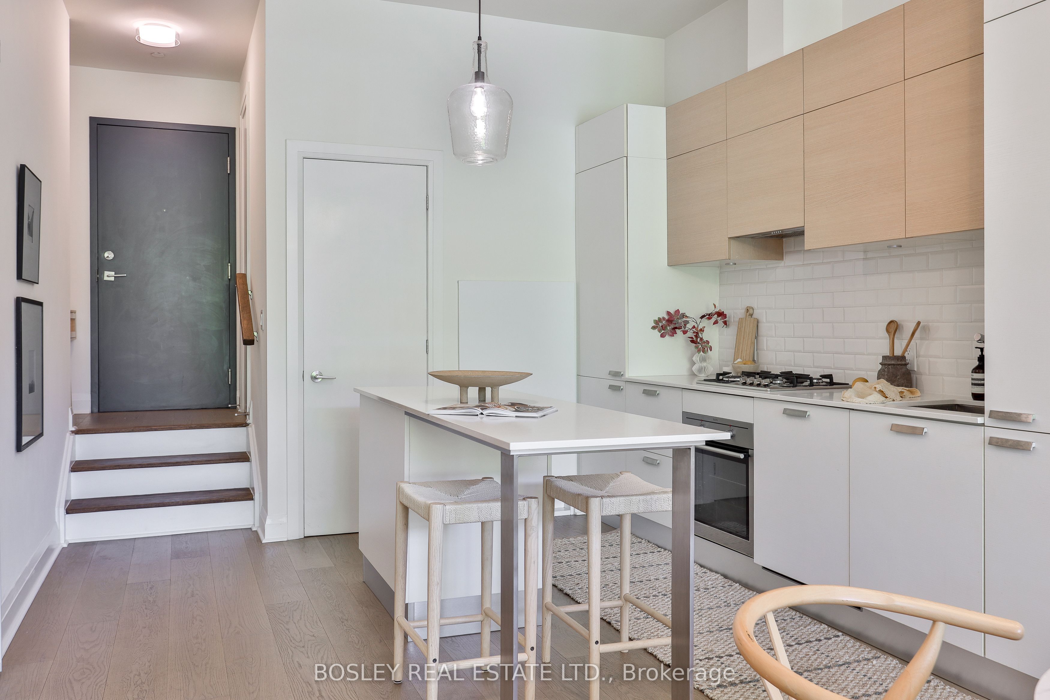 245 Perth Avenue 102, Toronto, ON M6P 3X9 photo 4
