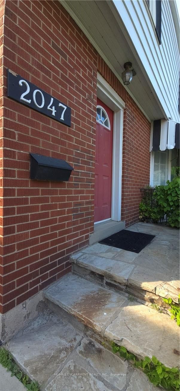 2047 James Street, Burlington, ON L7R 1H4 photo 3