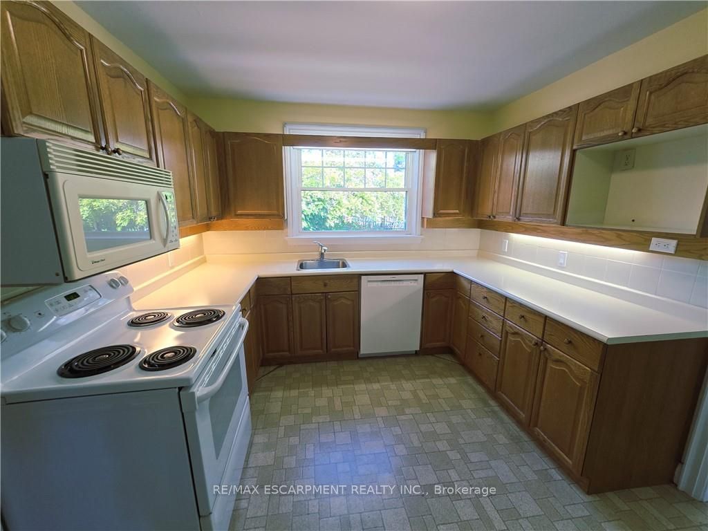 2047 James Street, Burlington, ON L7R 1H4 photo 4