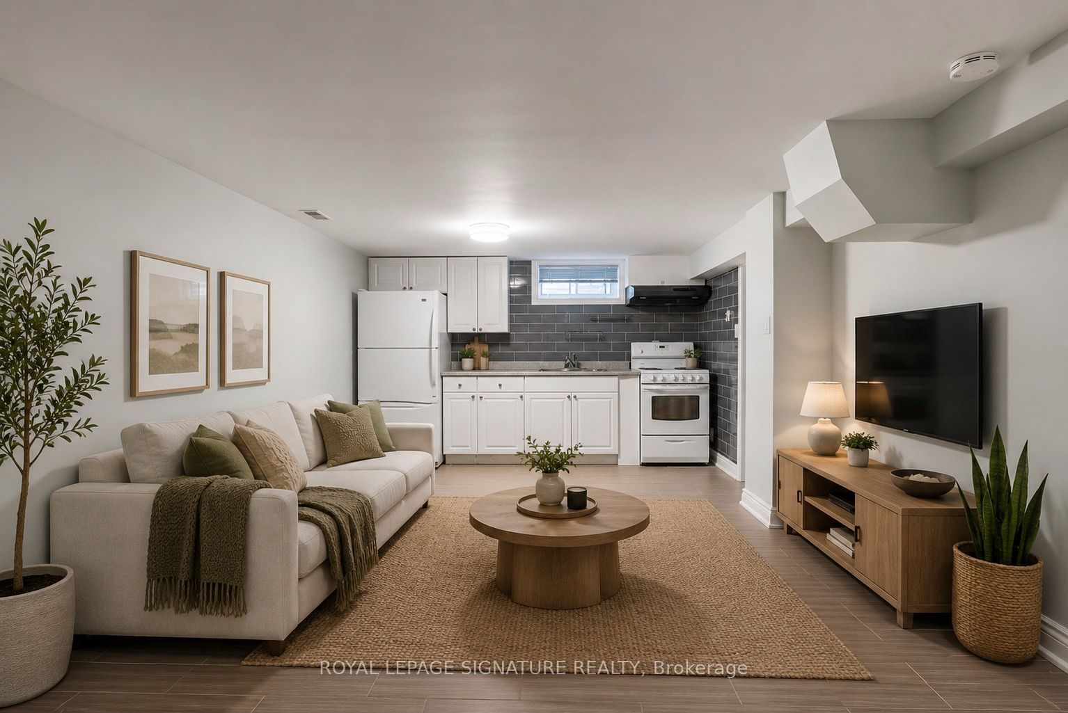 112 Foch Avenue Lower, Toronto, ON M8W 3Y1