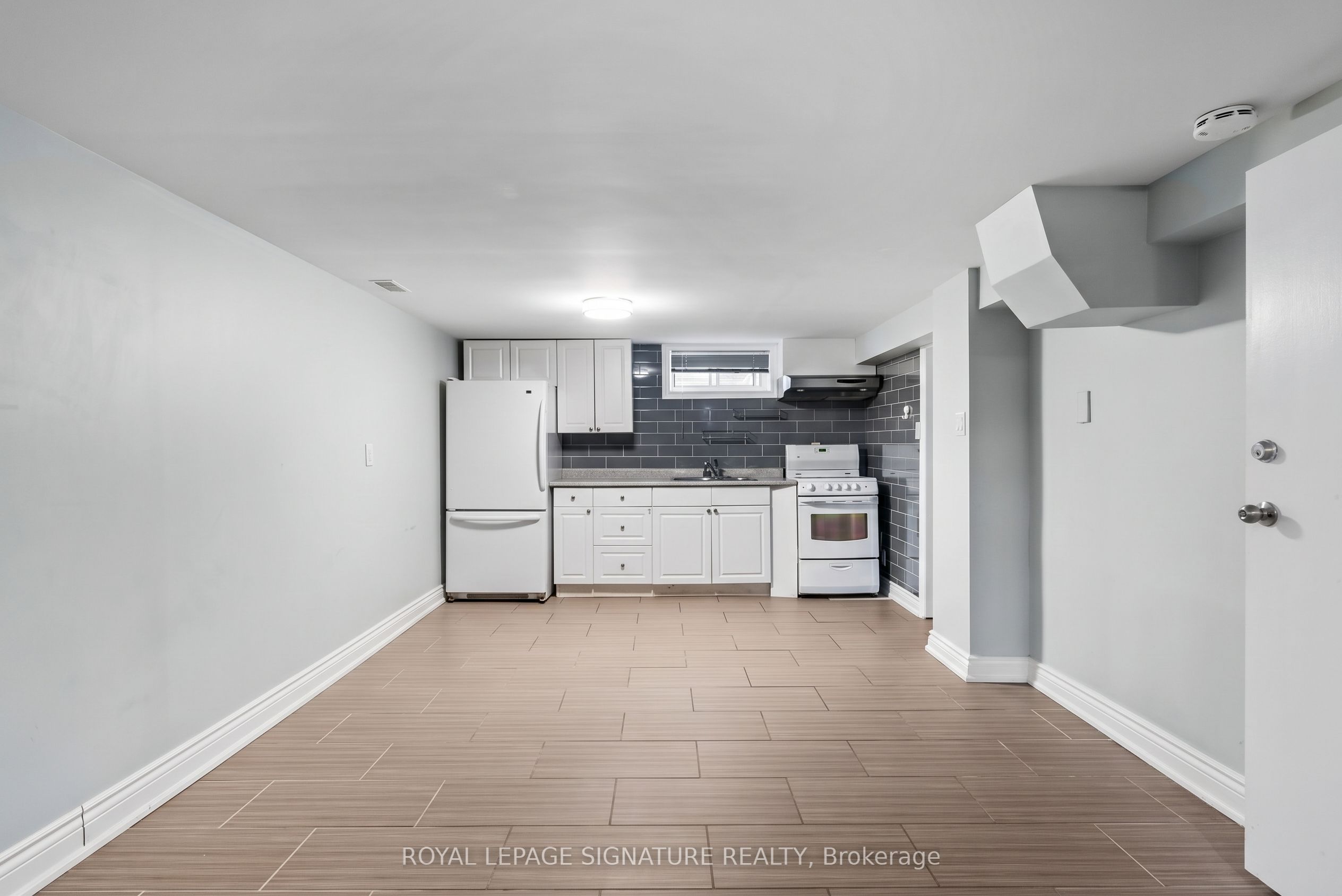 112 Foch Avenue Lower, Toronto, ON M8W 3Y1 photo 2