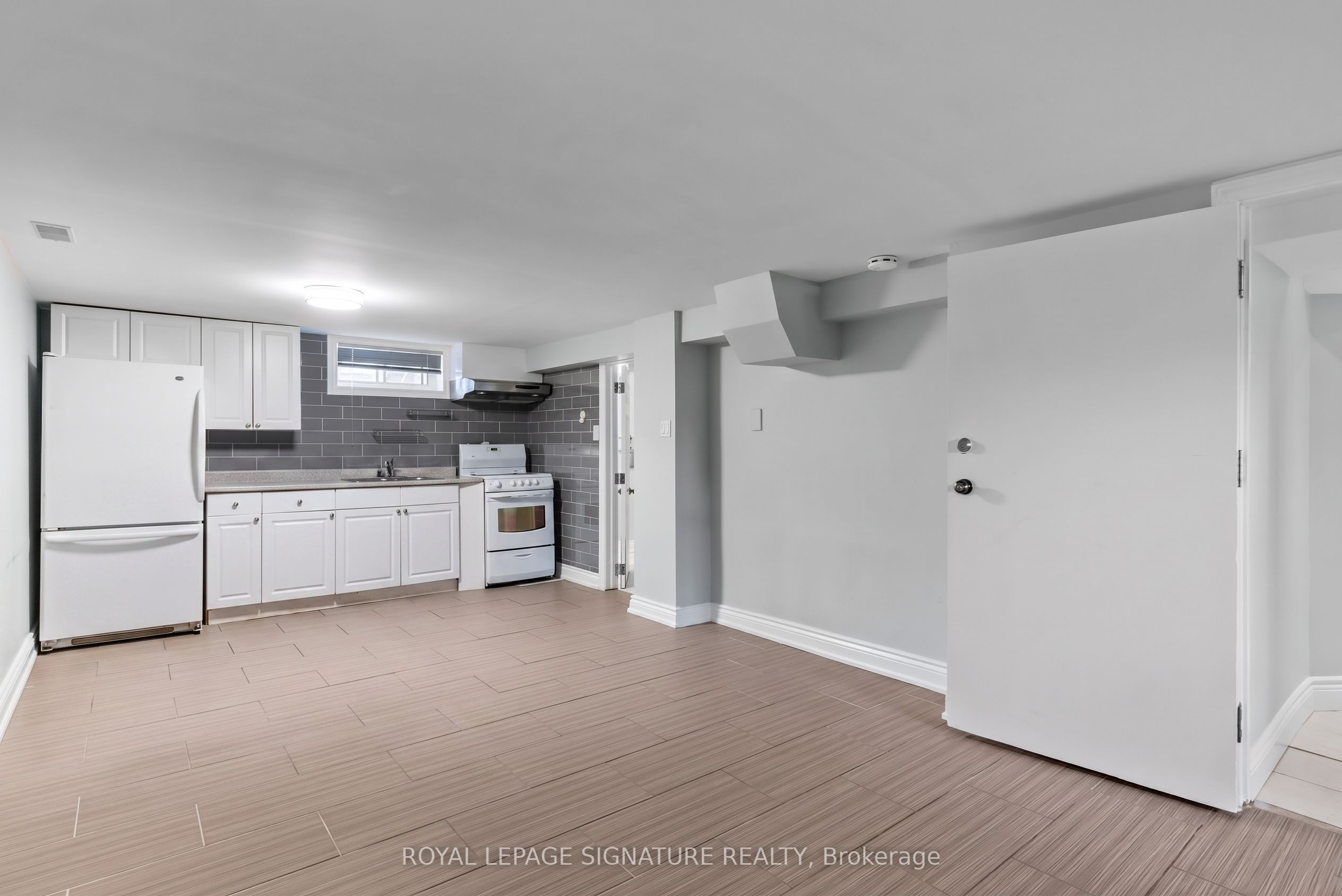 112 Foch Avenue Lower, Toronto, ON M8W 3Y1 photo 3