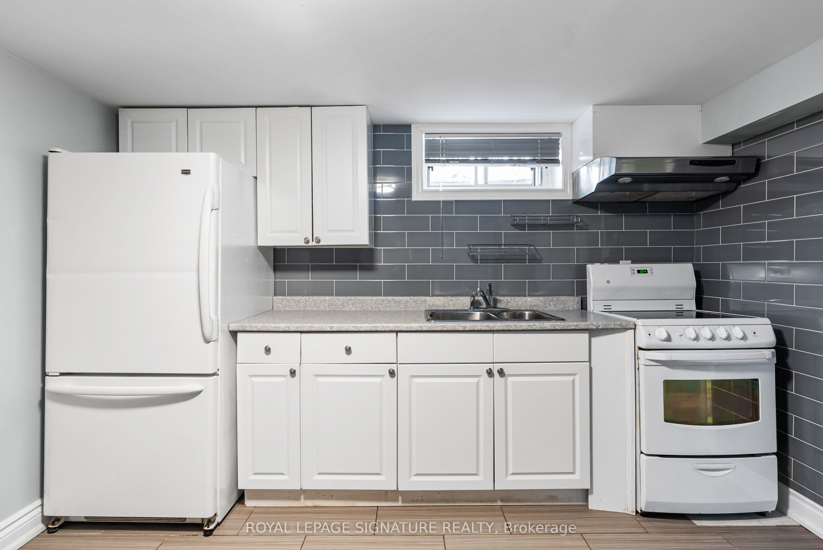 112 Foch Avenue Lower, Toronto, ON M8W 3Y1 photo 4