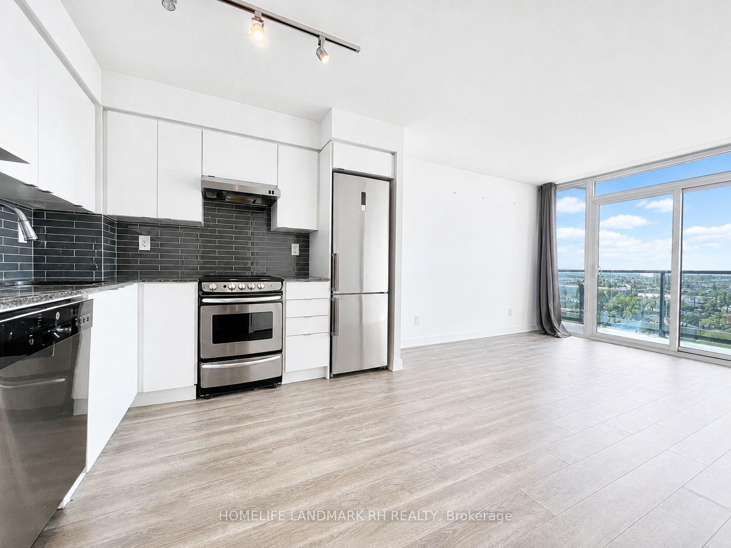 160 Flemington Road 1117, Toronto, ON M6A 1N6 photo 2