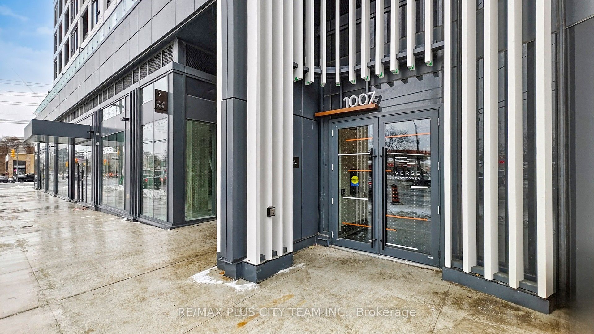 1007 The Queensway 302, Toronto, ON M8Z 0C6 photo 3