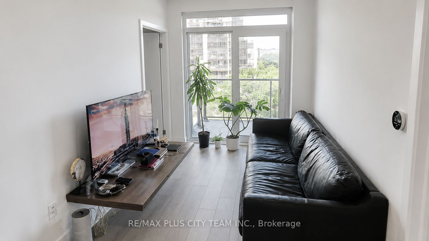 1007 The Queensway 302, Toronto, ON M8Z 0C6 photo 4