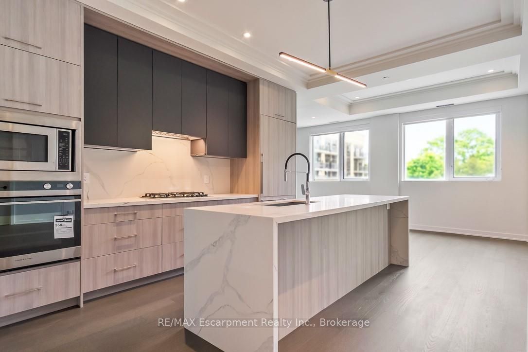 123 Maurice Drive 201, Oakville, ON L6K 2W6 photo 3