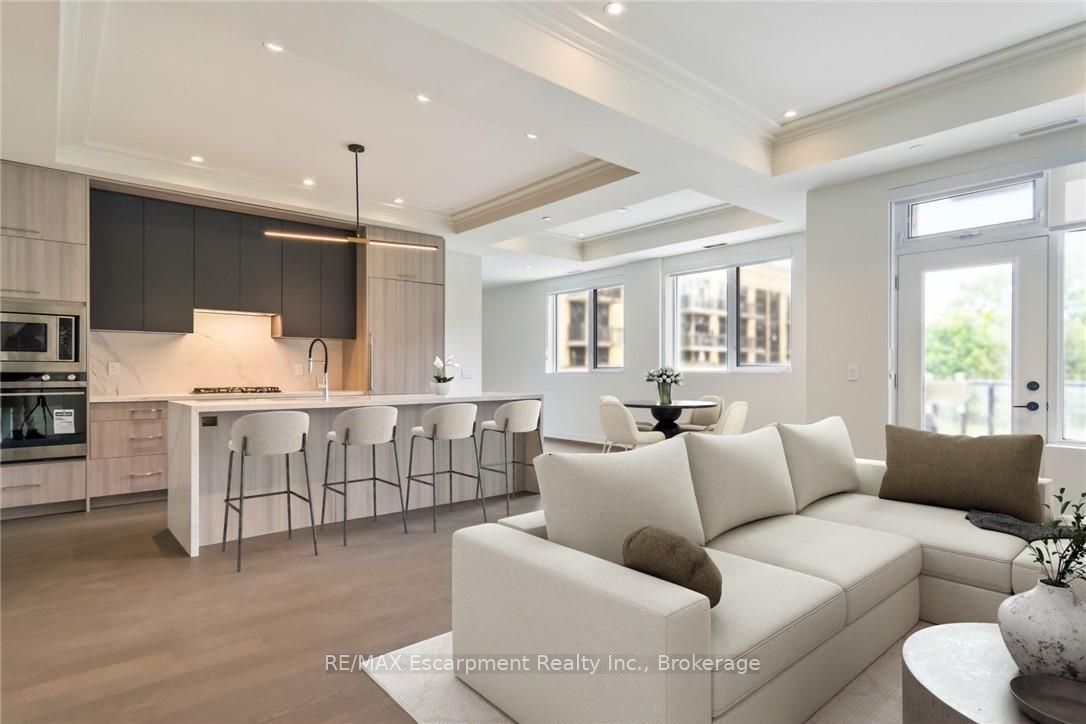 123 Maurice Drive 201, Oakville, ON L6K 2W6 photo 4