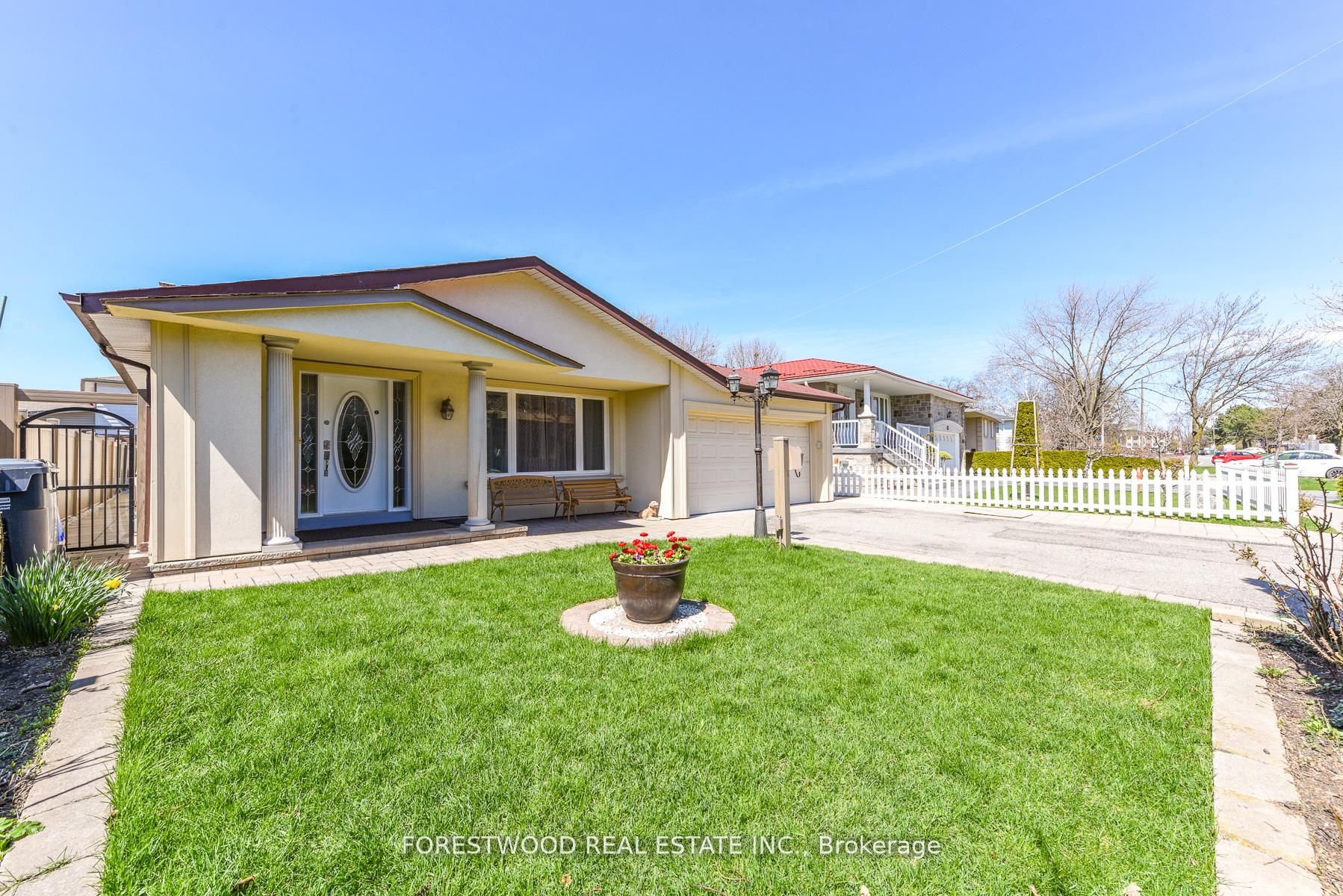 571 Silver Creek Boulevard, Mississauga, ON L5A 2B6