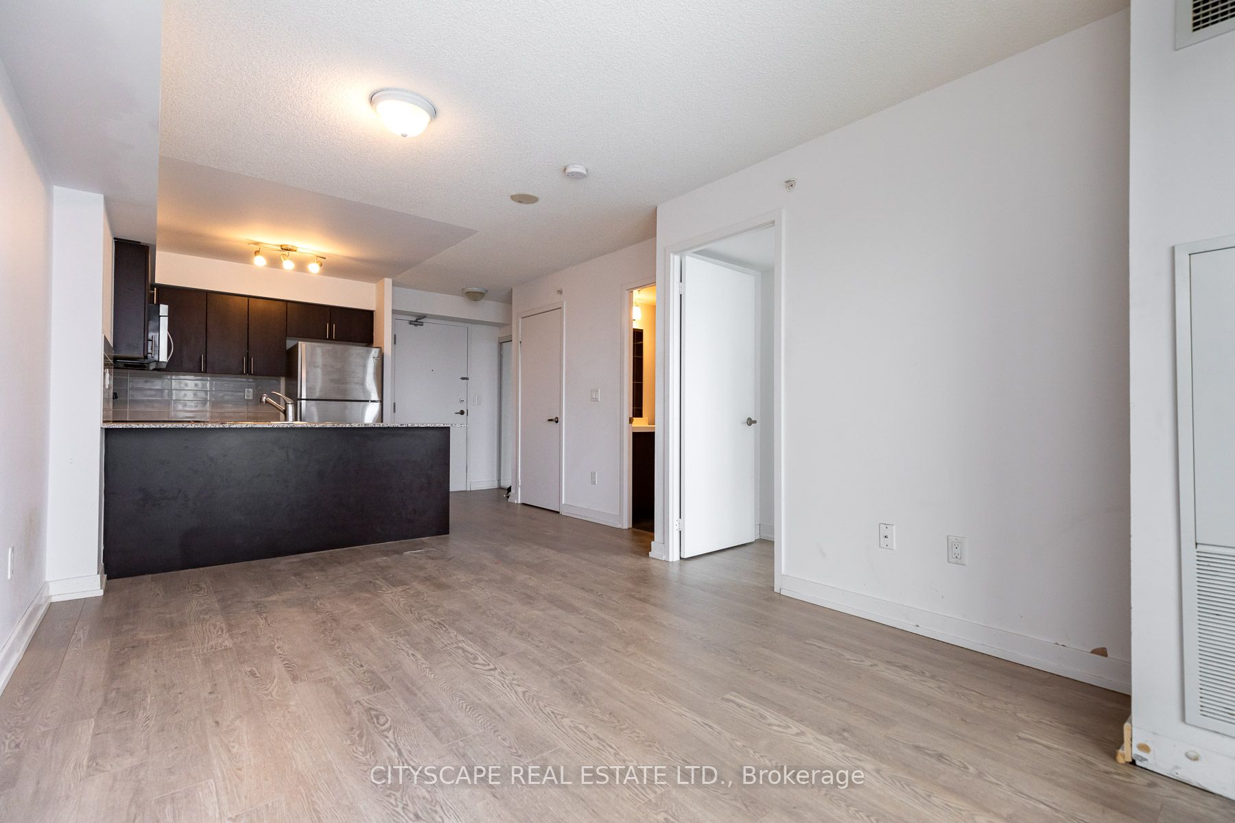1410 Dupont Street 1808, Toronto, ON M6H 0B6 photo 2