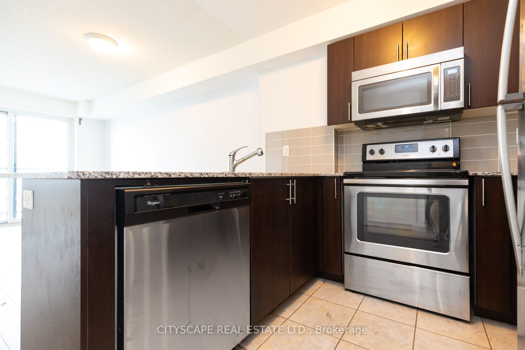 1410 Dupont Street 1808, Toronto, ON M6H 0B6 photo 4