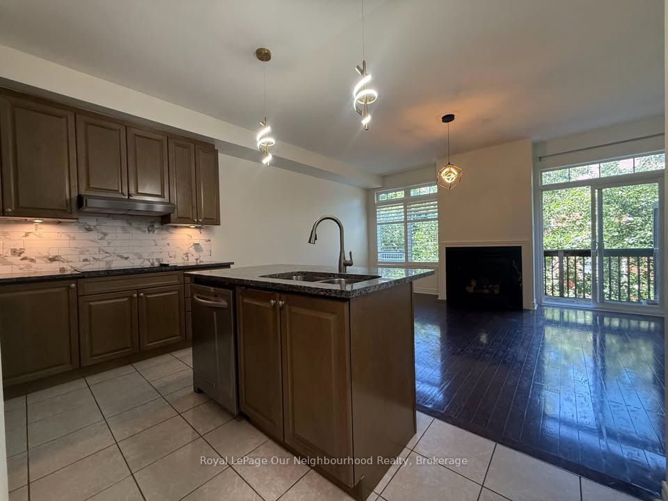 5710 Long Valley Road 4, Mississauga, ON L5M 0M1 photo 2