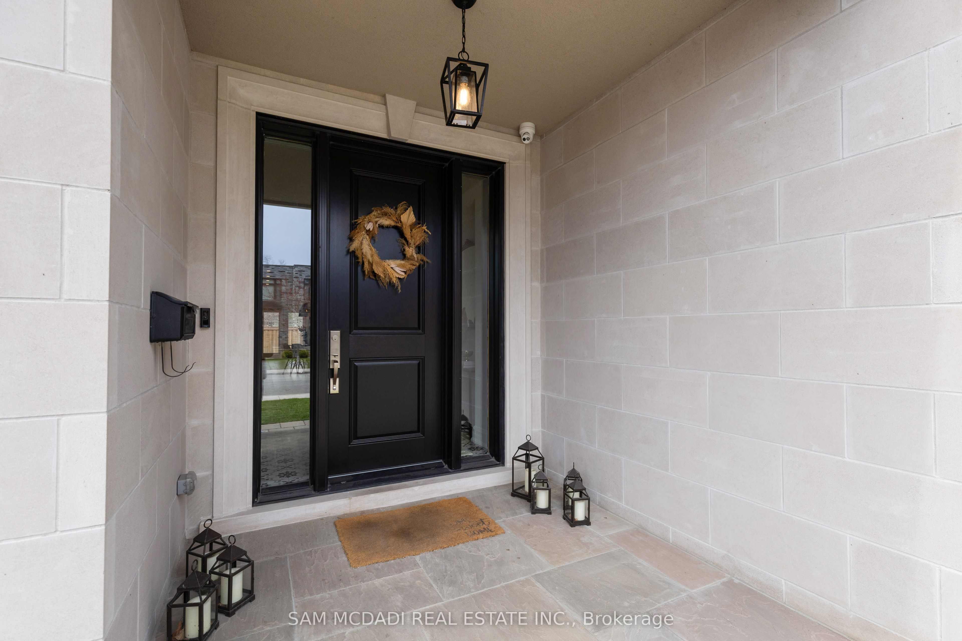 4 Iroquois Avenue, Mississauga, ON L5G 1M6 photo 2