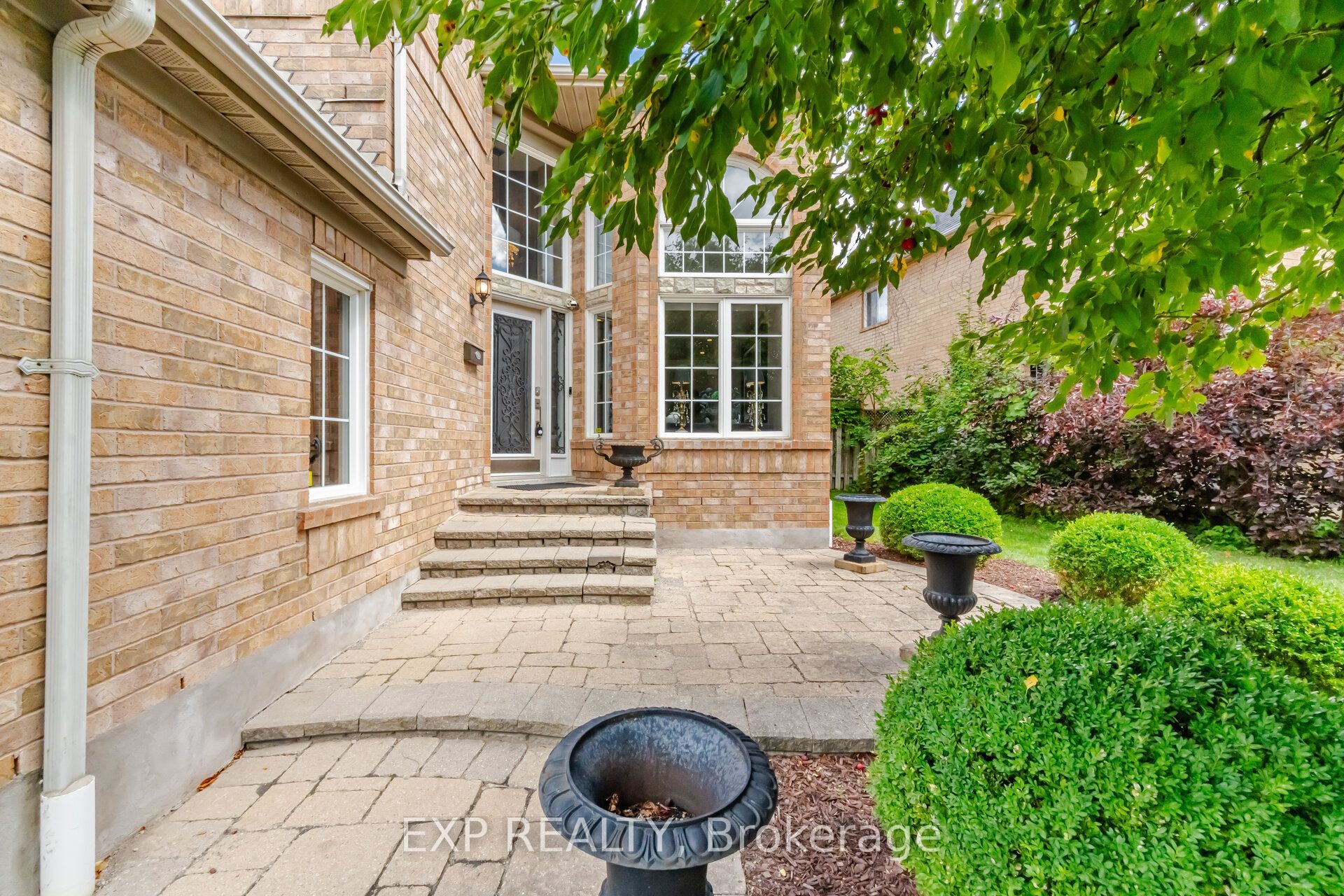 5911 Greensboro Drive, Mississauga, ON L5M 5S4 photo 2