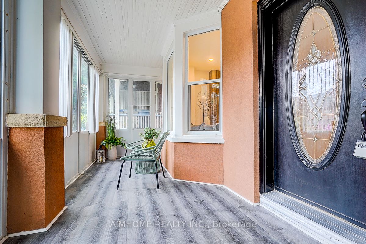 107 Glendale Avenue, Toronto, ON M6R 2T3 photo 2